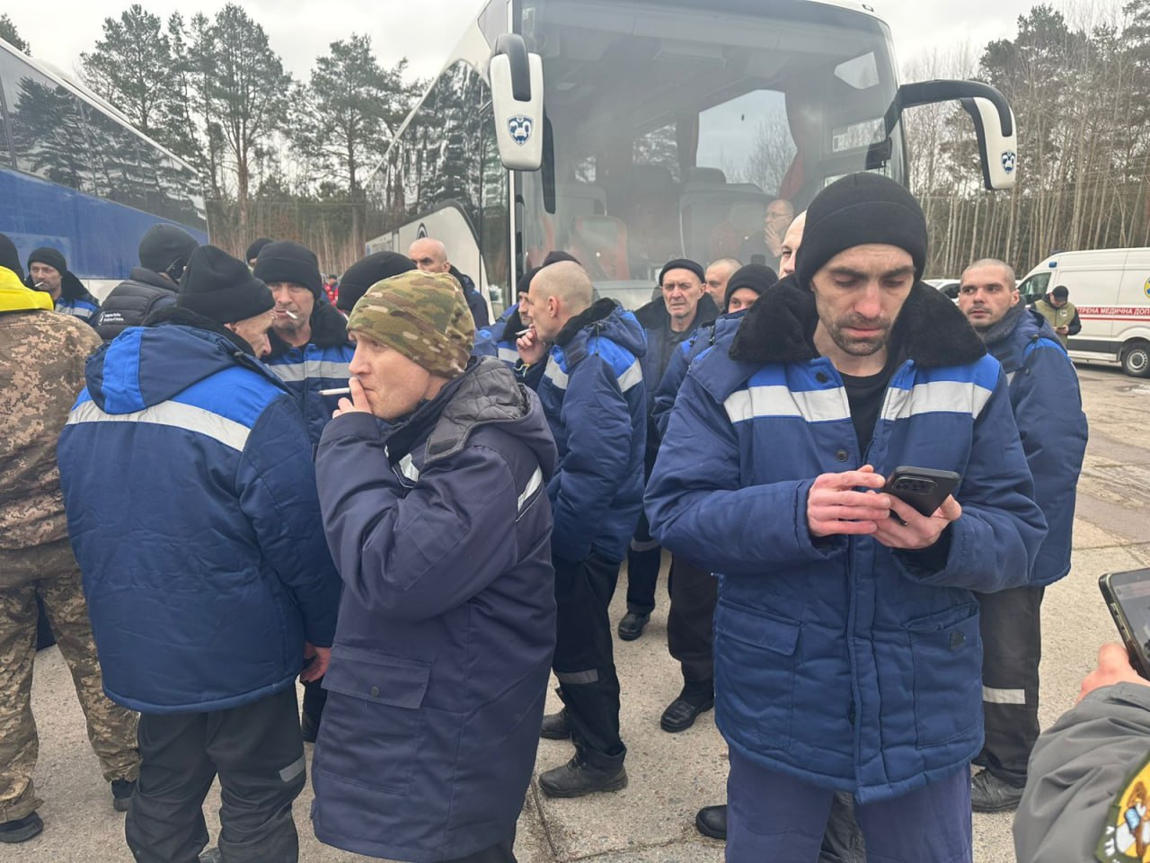 Відбувся обмін полоненими: додому повернулися 200 українців - фото 5