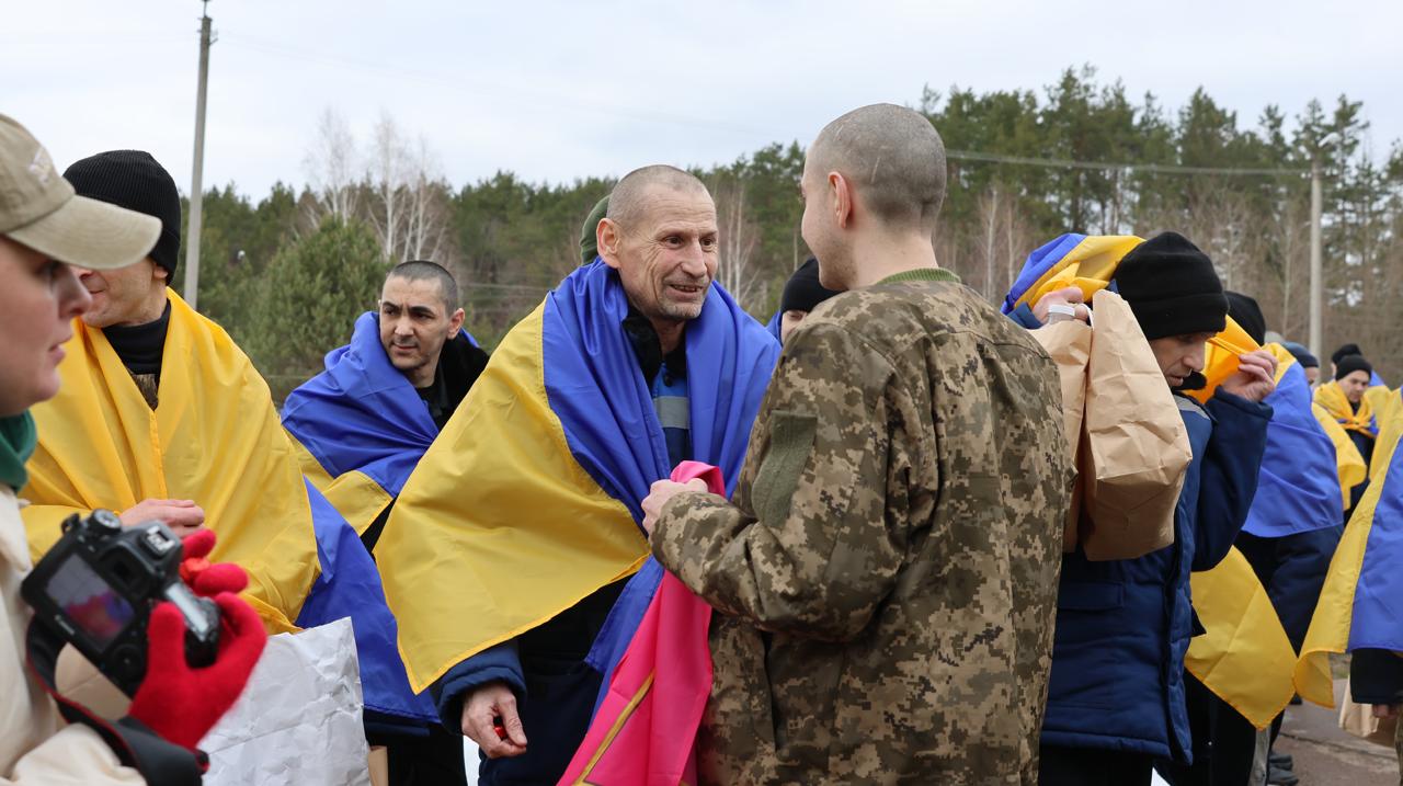 З російського полону повернулися 200 українських військових - фото 5