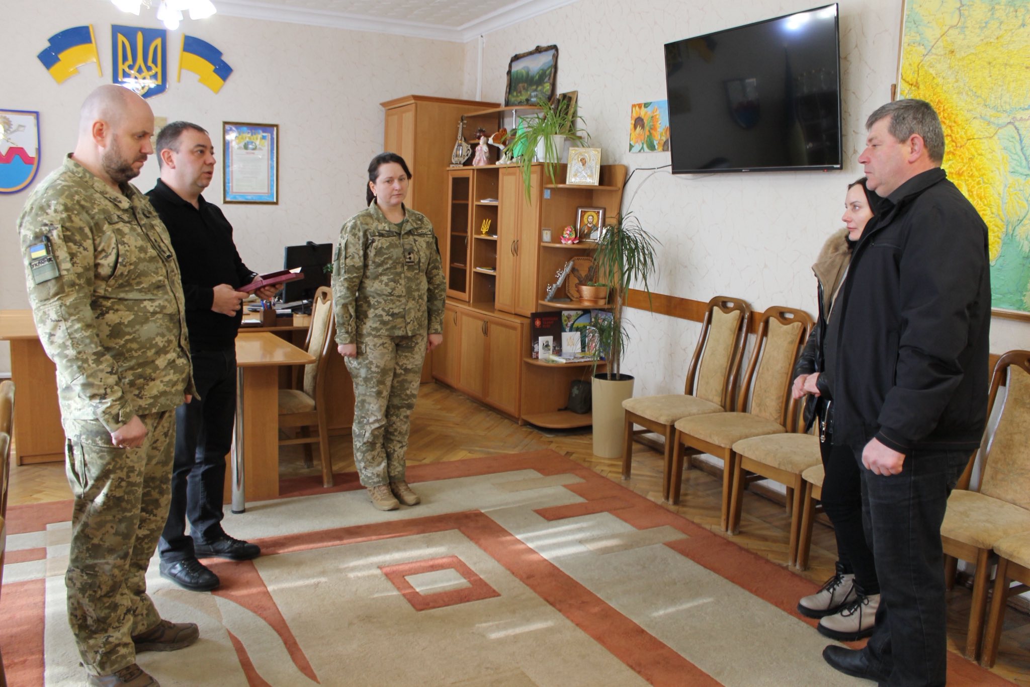 На Вінниччині родині полеглого прикордонника вручили орден «За мужність»