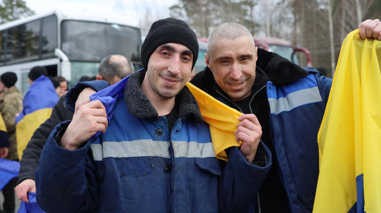 Україна повернула з російського полону 300 військових і двох цивільних