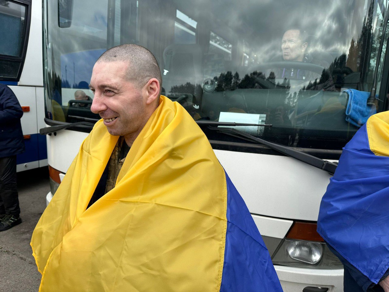 Україна повернула з російського полону 300 військових і двох цивільних - фото 2