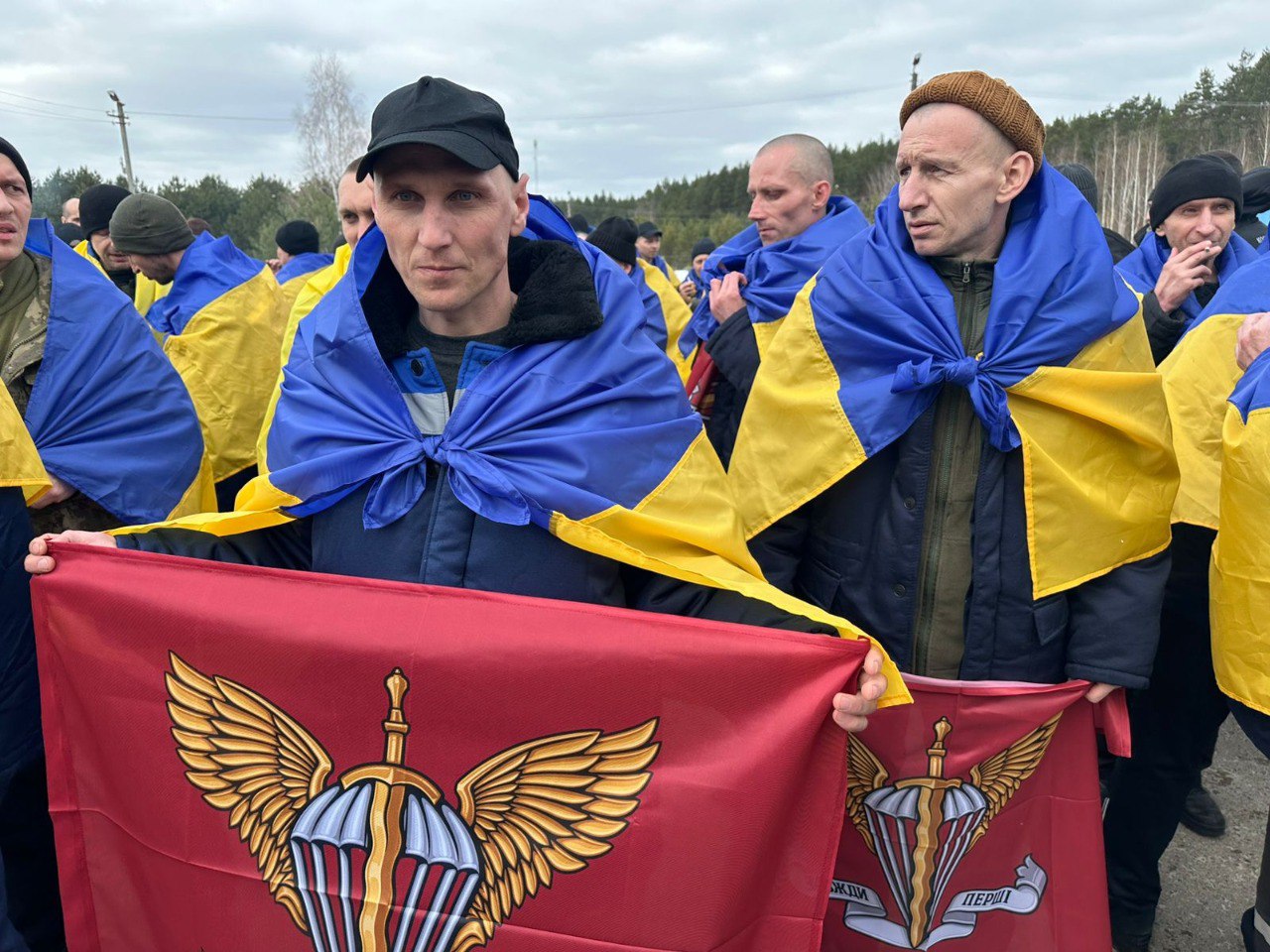 Україна повернула з російського полону 300 військових і двох цивільних - фото 6
