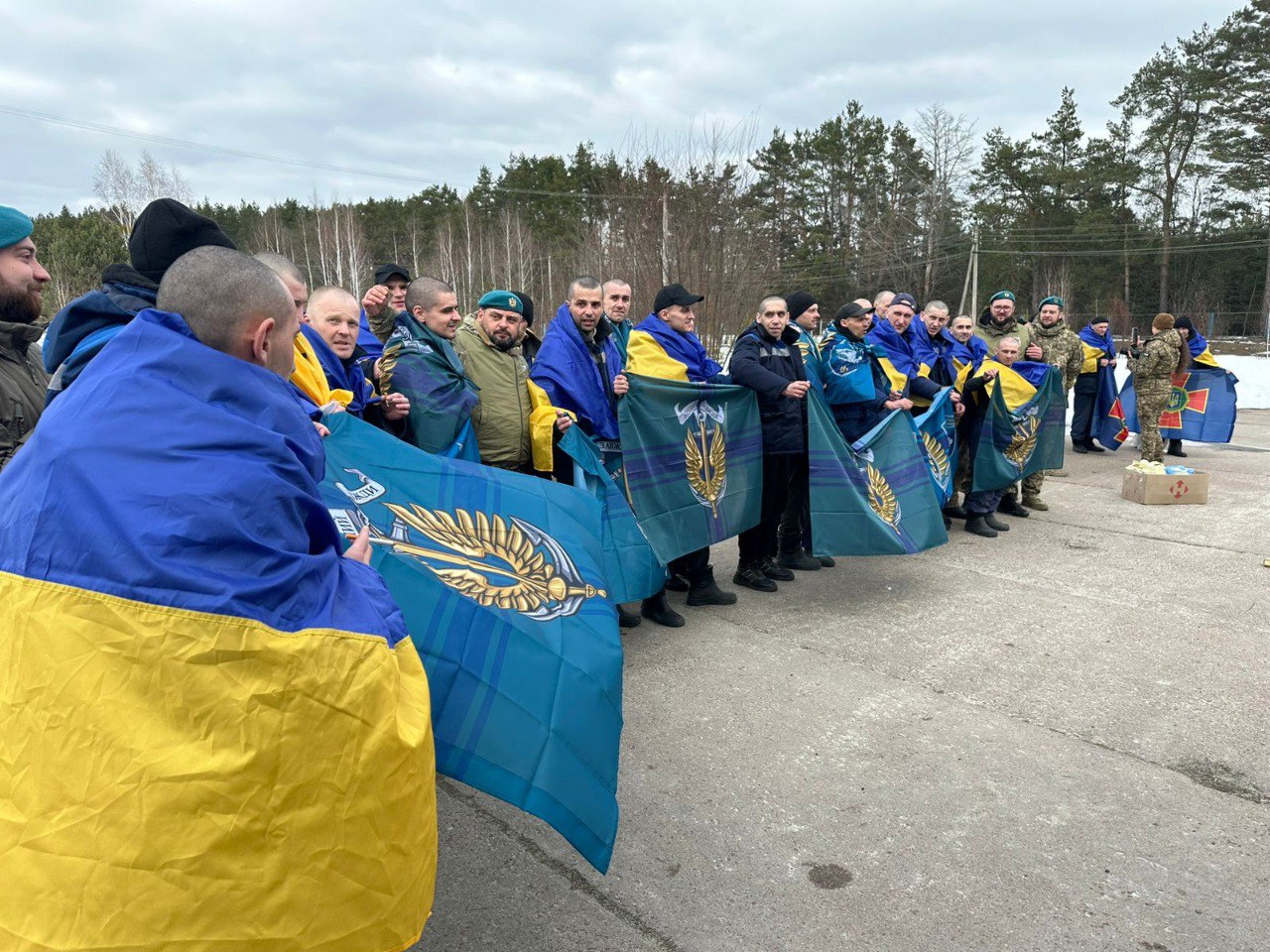 Україна повернула з російського полону 300 військових і двох цивільних - фото 7