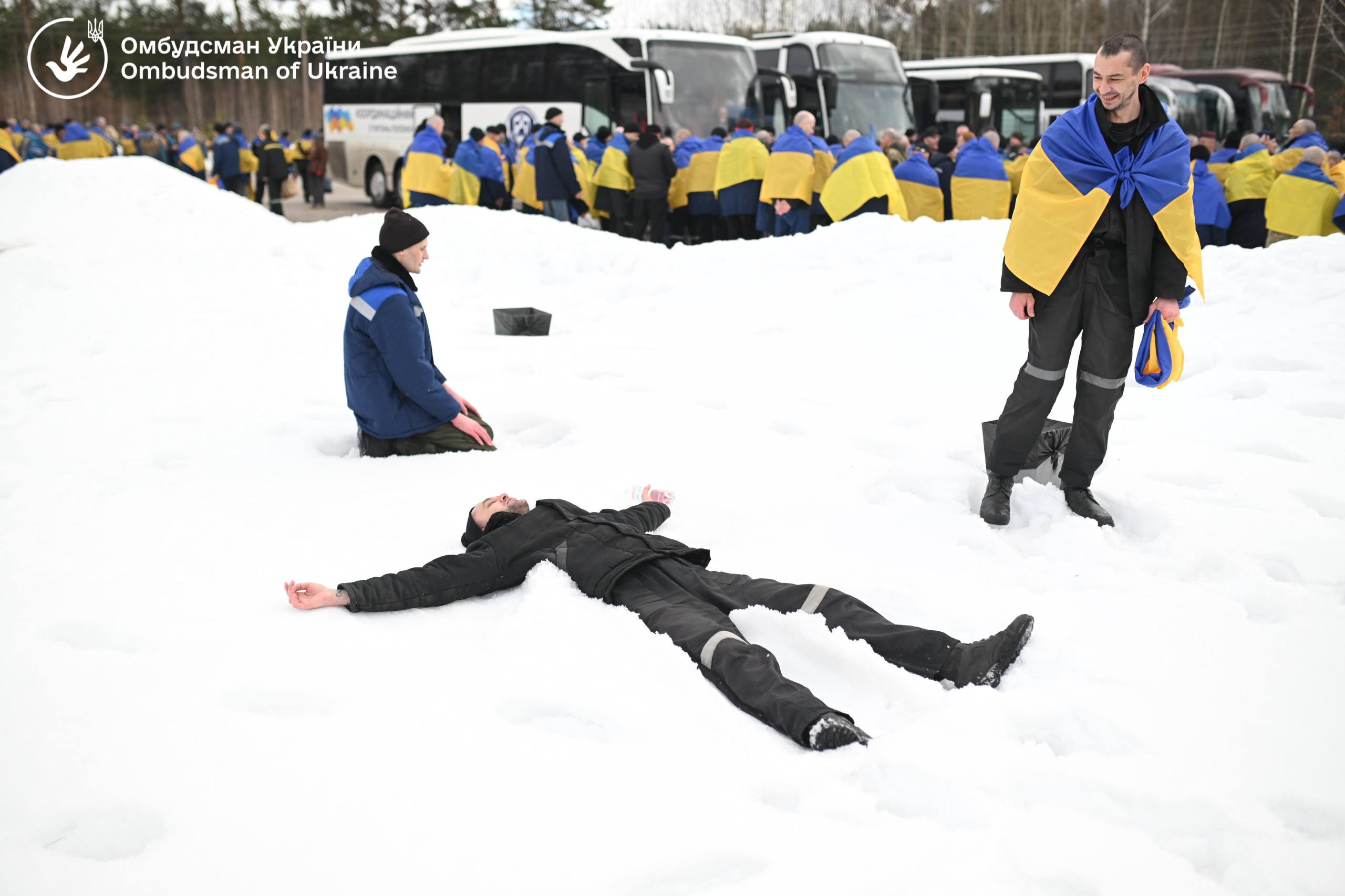 Україна повернула з російського полону 300 військових і двох цивільних - фото 2