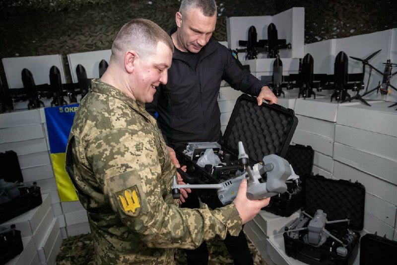 Київ передав бійцям 5-ї штурмової бригади 1300 БпЛА - фото 2