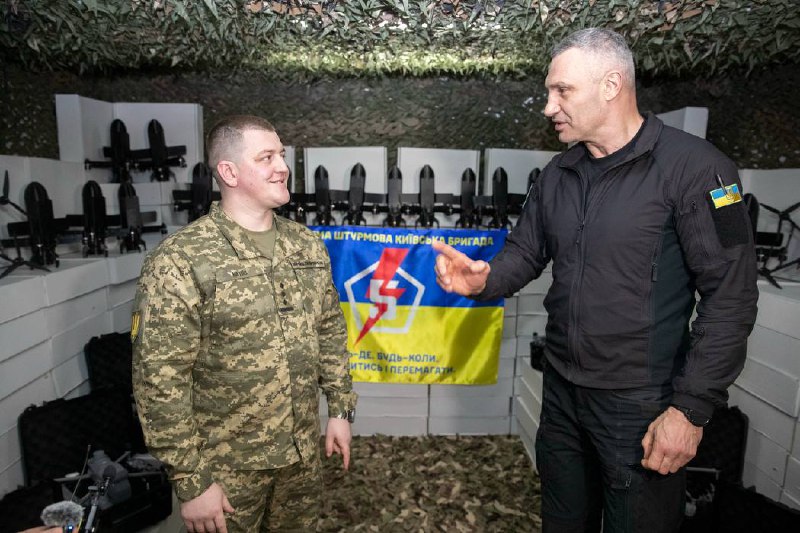Київ передав бійцям 5-ї штурмової бригади 1300 БпЛА