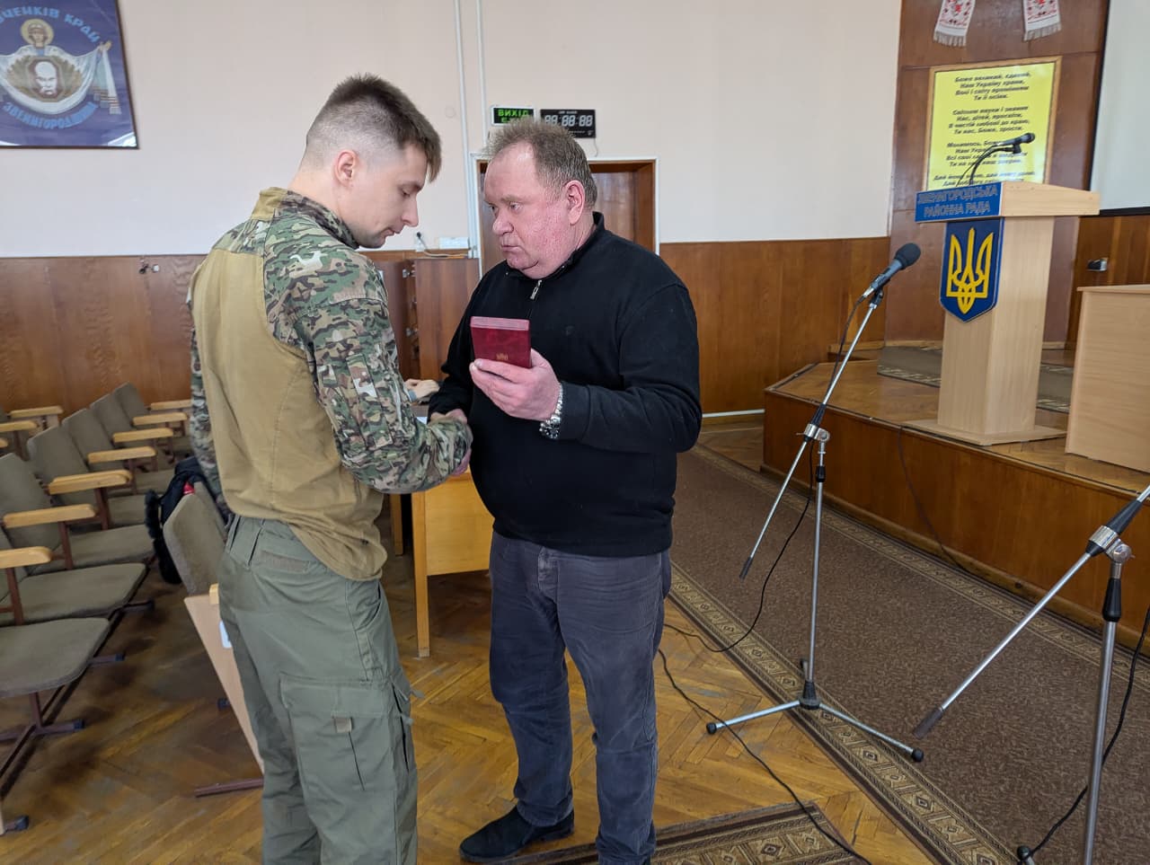 На Черкащині рідні шести загиблих військових отримали посмертні нагороди захисників - фото 4