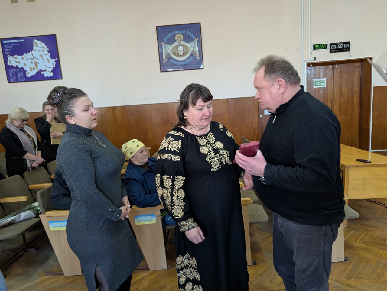 На Черкащині рідні шести загиблих військових отримали посмертні нагороди захисників - фото 6