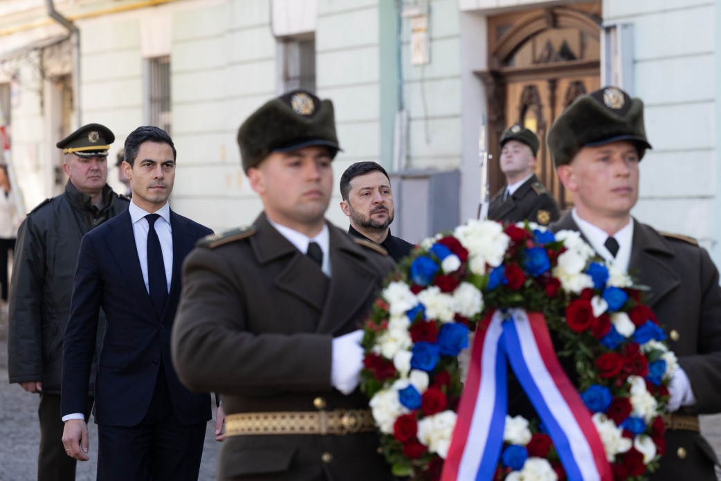 Президент України та Прем’єр-міністр Нідерландів вшанували пам’ять загиблих українських захисників і захисниць - фото 2