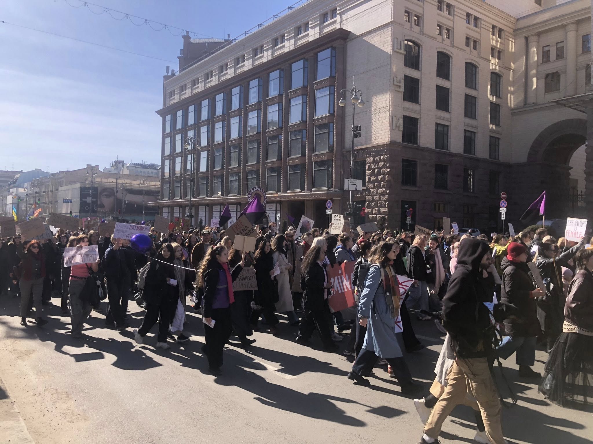 Марш жінок проходить сьогодні у Києві - фото 7