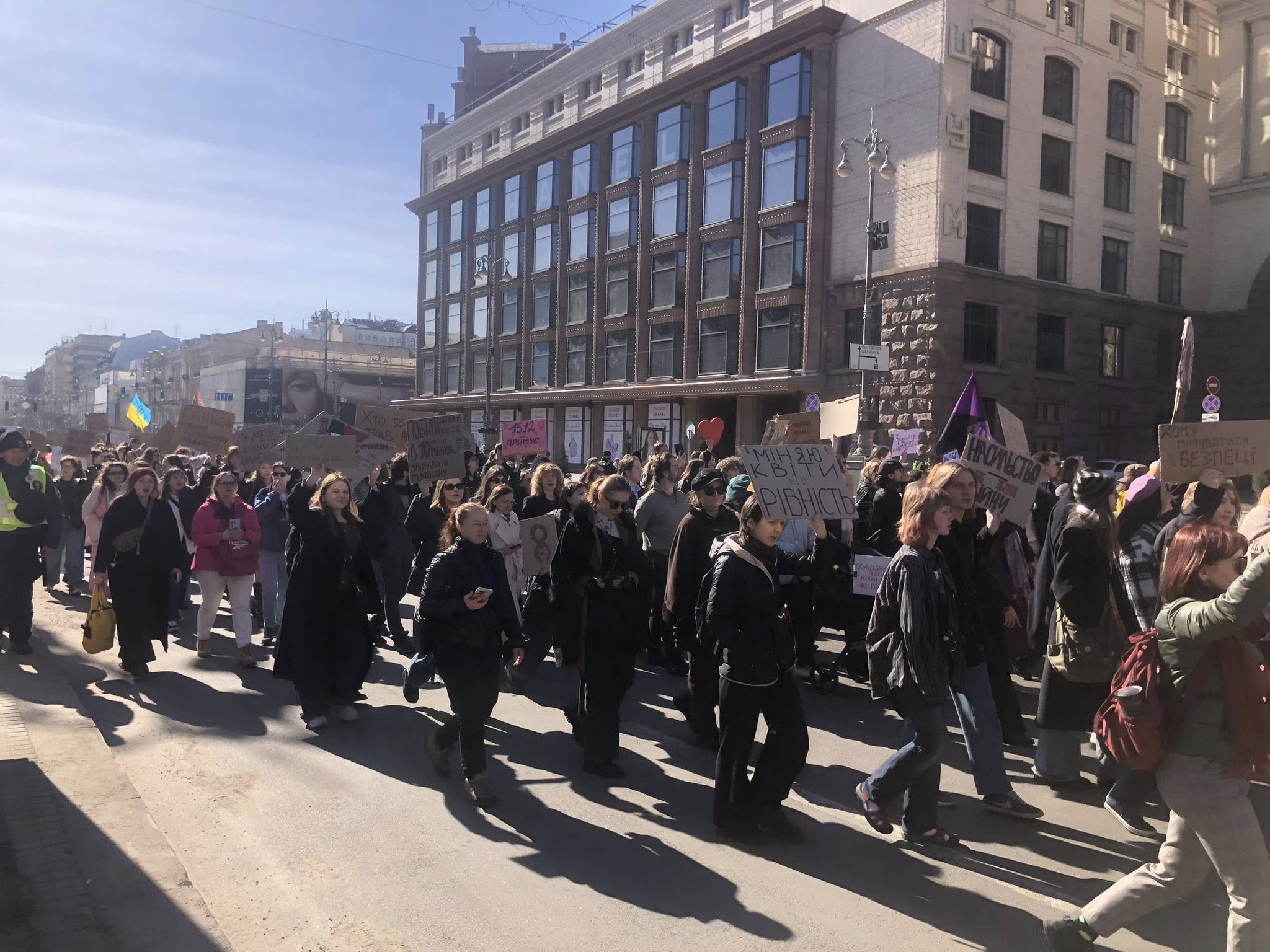 Марш жінок проходить сьогодні у Києві - фото 5