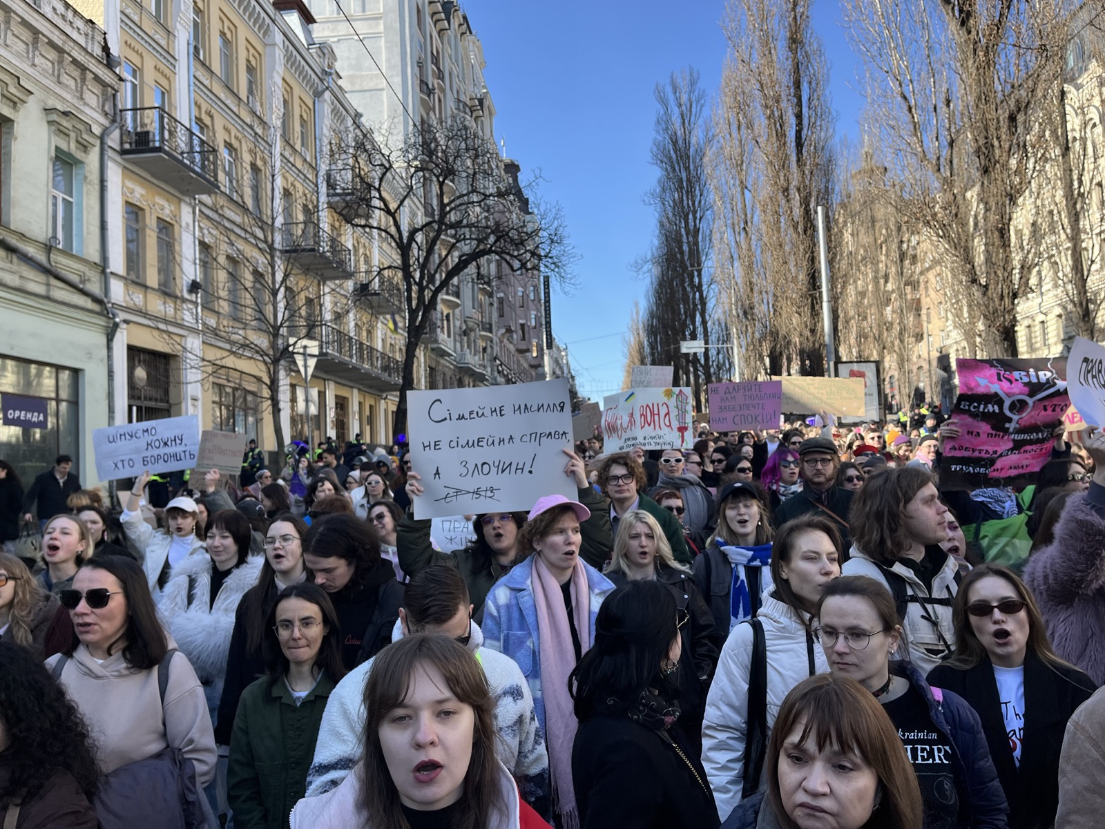 Марш жінок проходить сьогодні у Києві - фото 3