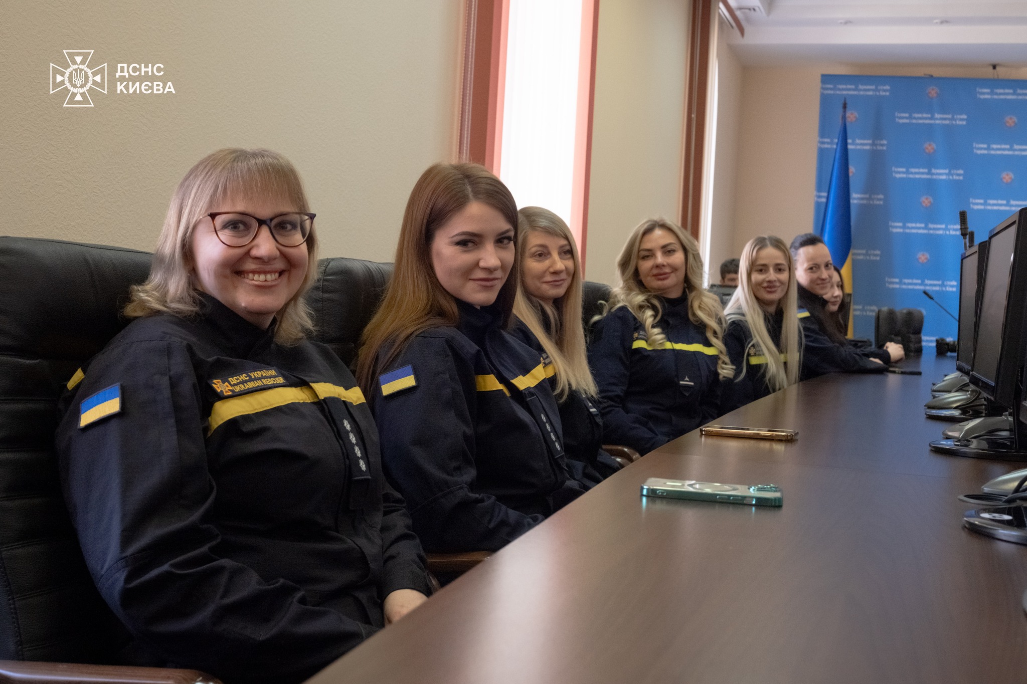 Столичним ДСНСницям вручили відзнаки - фото 2