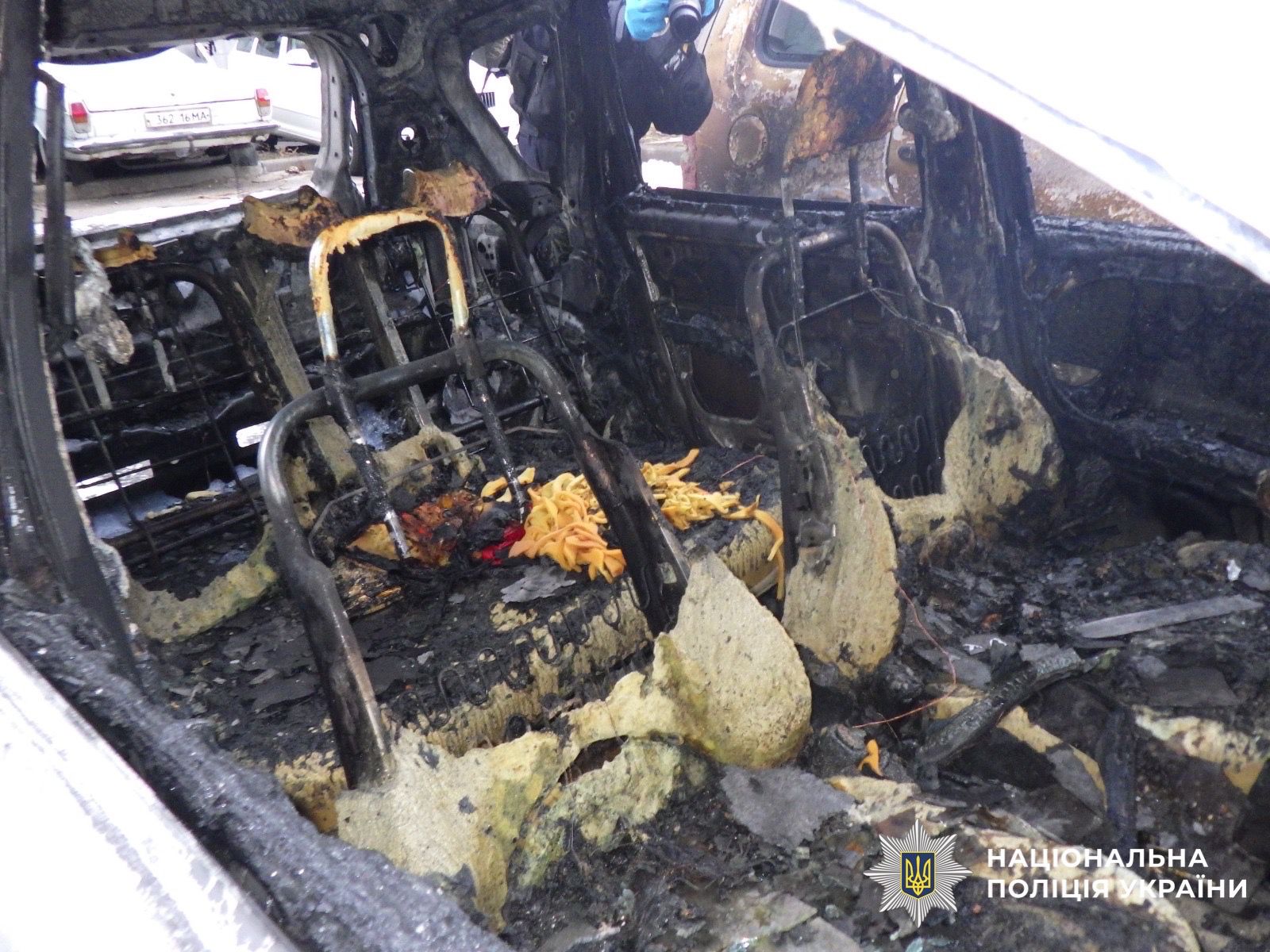 У Києві чоловік спалив авто через конфлікт з сусідкою