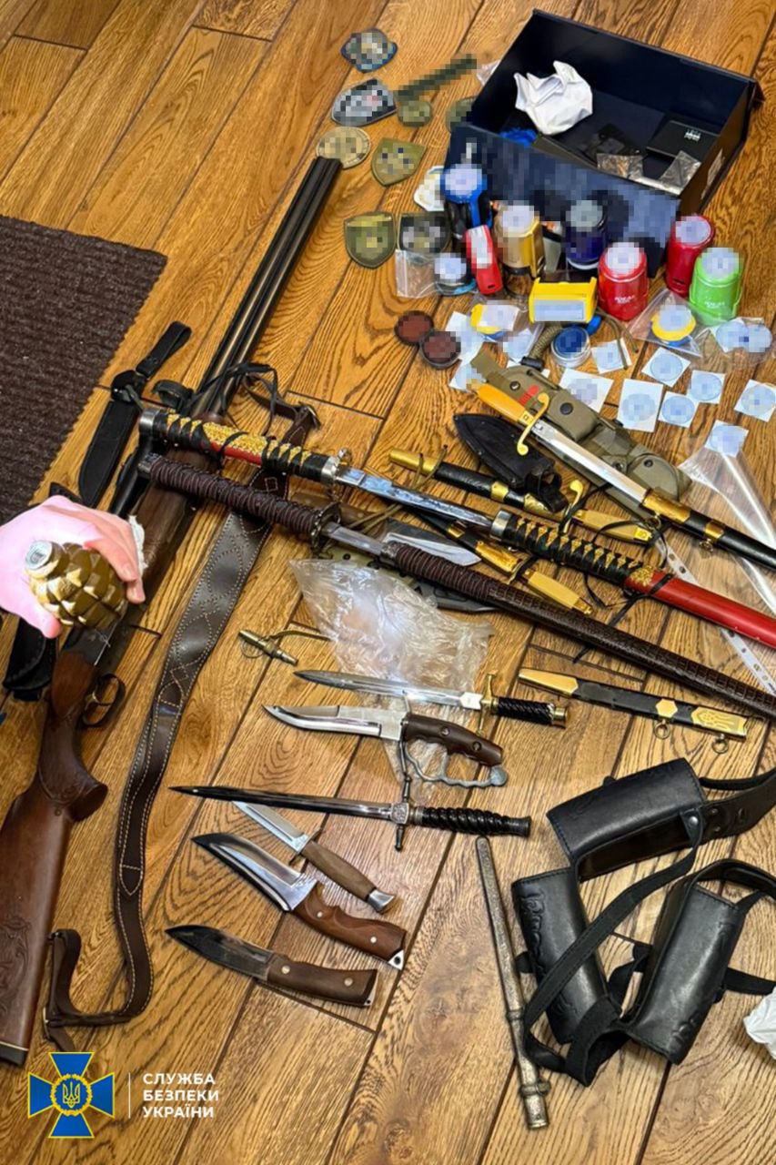 У Києві затримали організатора схеми продажу фальшивих посвідчень правоохоронців - фото 7