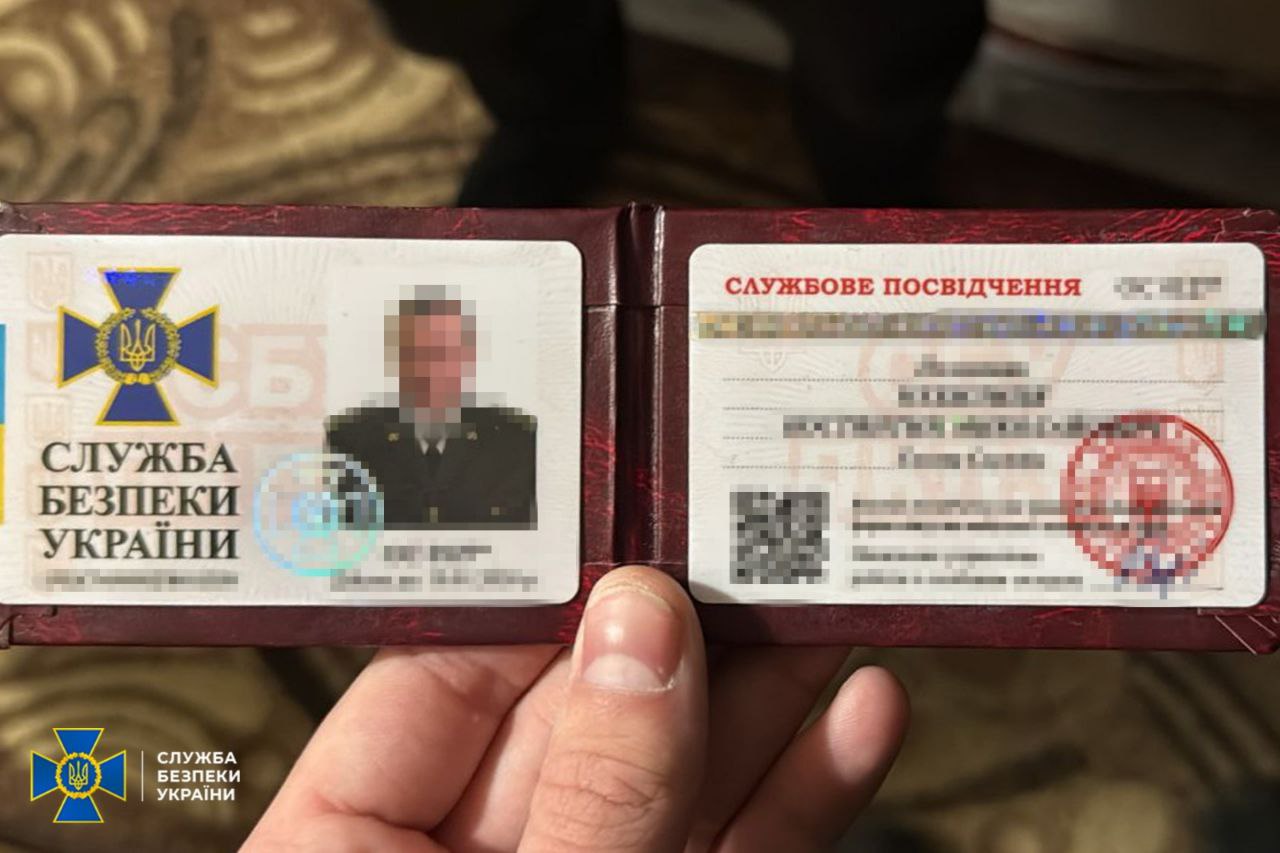 У Києві затримали організатора схеми продажу фальшивих посвідчень правоохоронців - фото 5