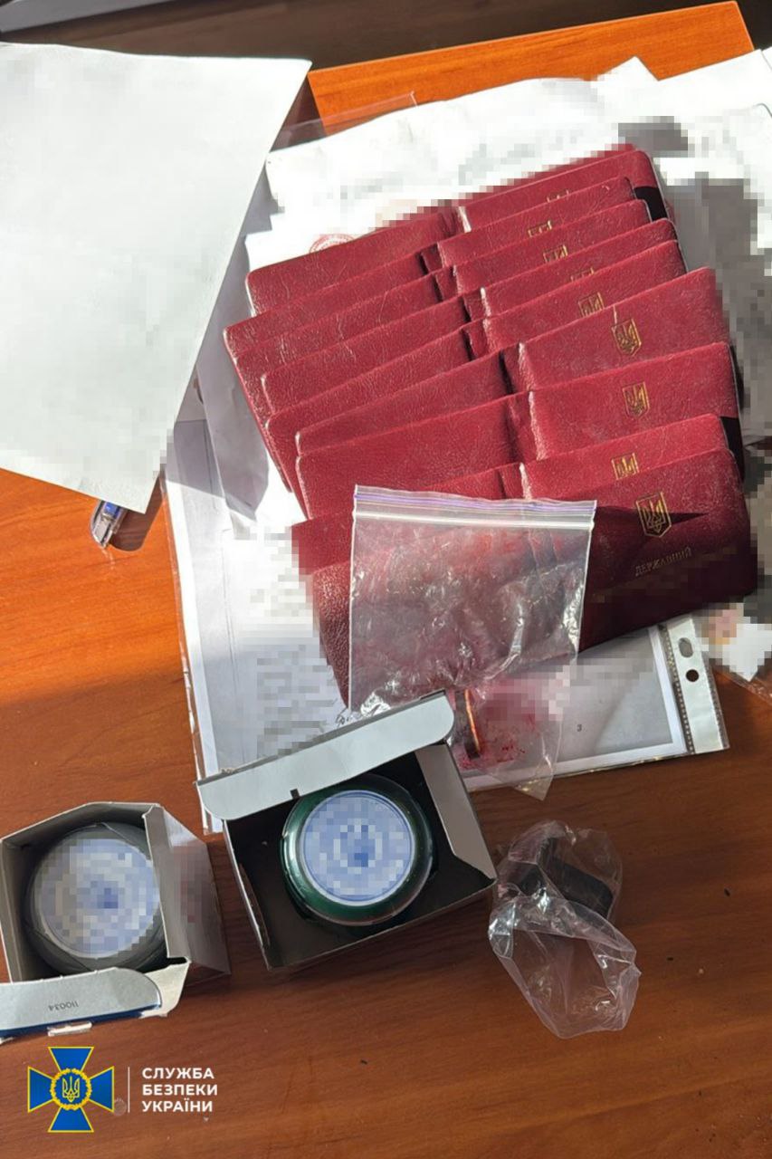 У Києві затримали організатора схеми продажу фальшивих посвідчень правоохоронців