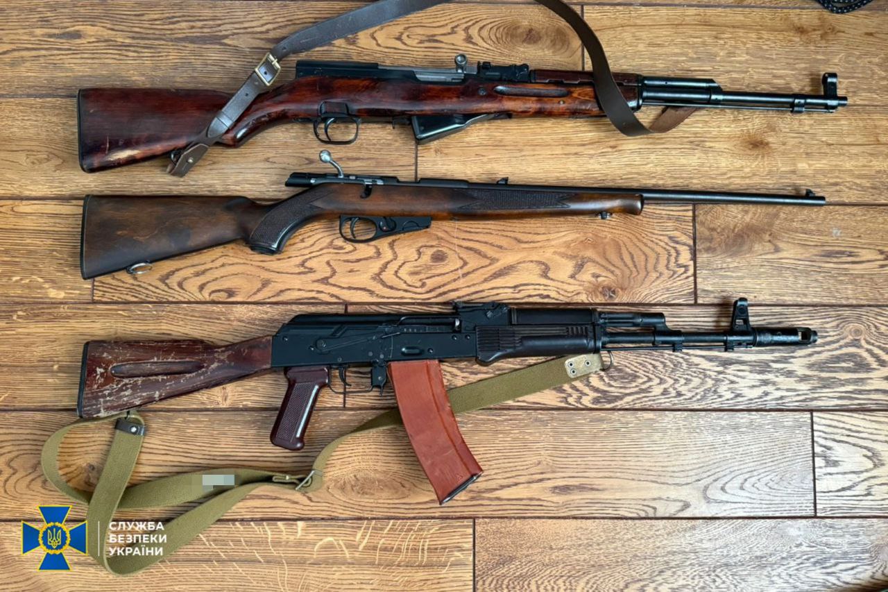 У Києві затримали організатора схеми продажу фальшивих посвідчень правоохоронців - фото 6