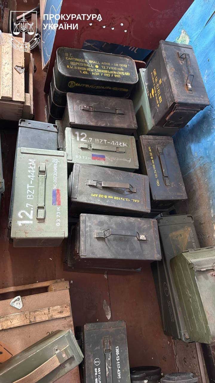 У Києві ділки замаскувались під СТО та торгували зброєю - фото 2