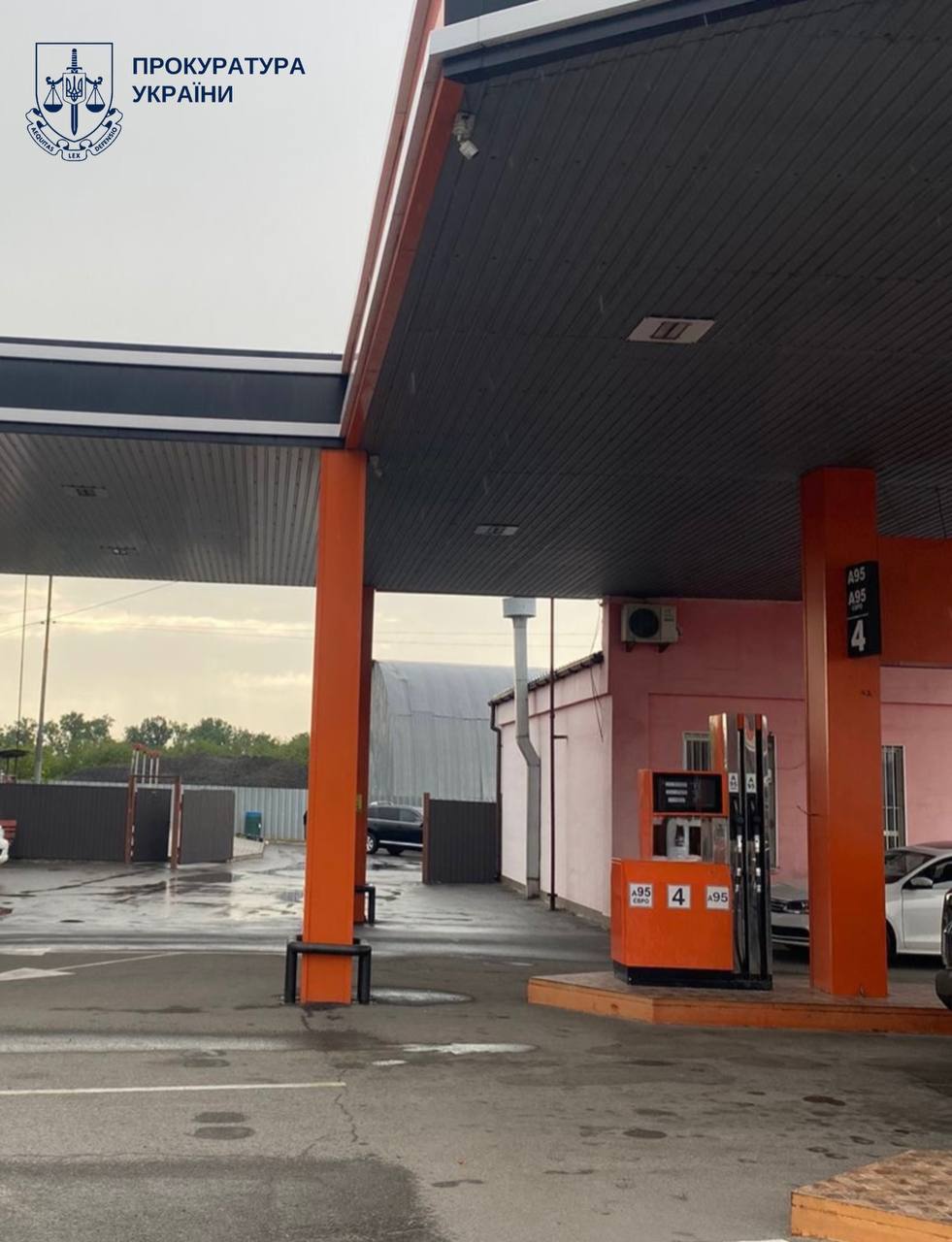На Київщині викрили нелегальну нафтобазу та мережу АЗС із фальсифікованим пальним