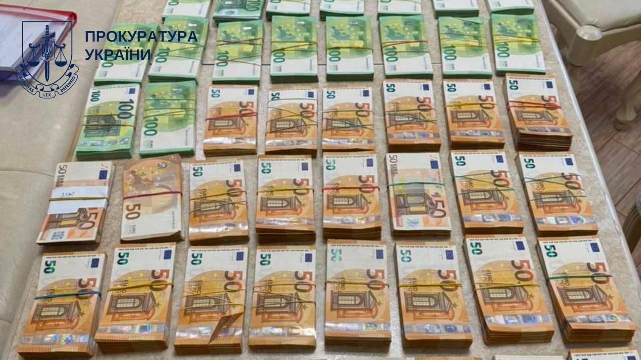 На Київщині викрили нелегальну нафтобазу та мережу АЗС із фальсифікованим пальним - фото 2