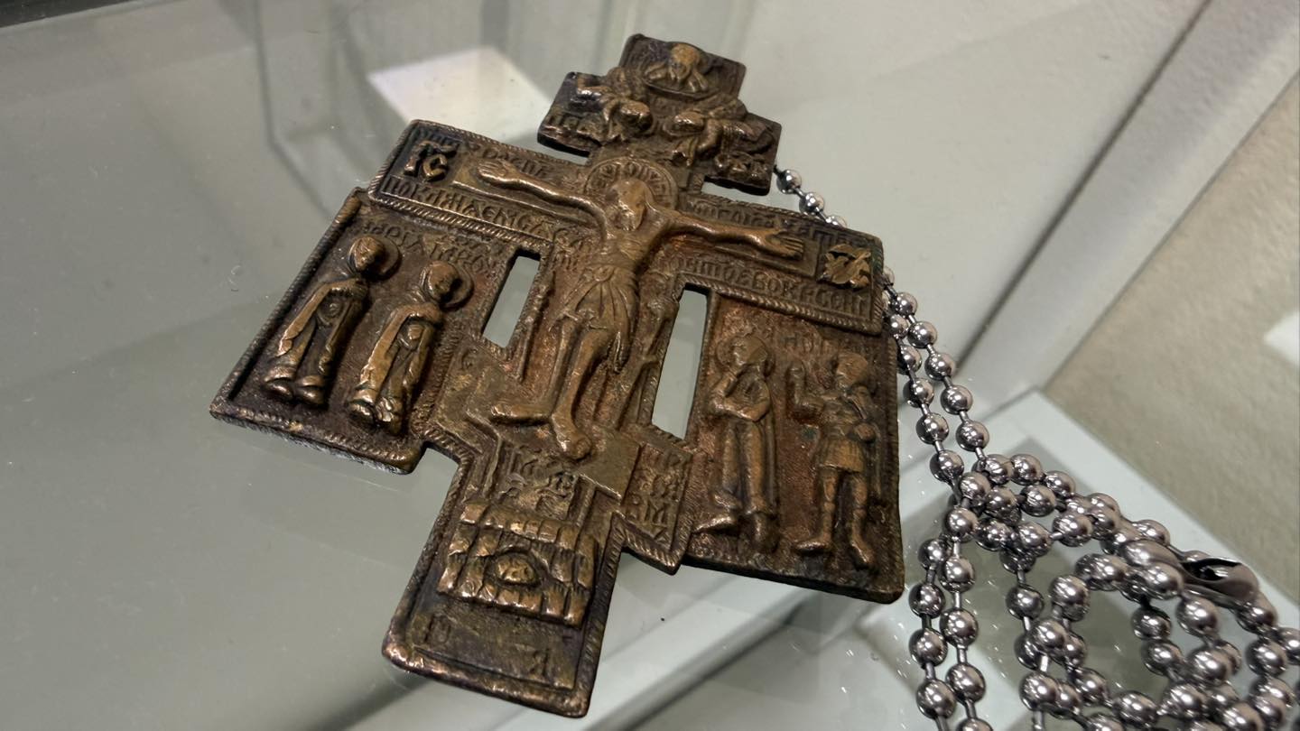 Київські митники передали музею старовинні реліквії, вилучені під час спроби вивезення