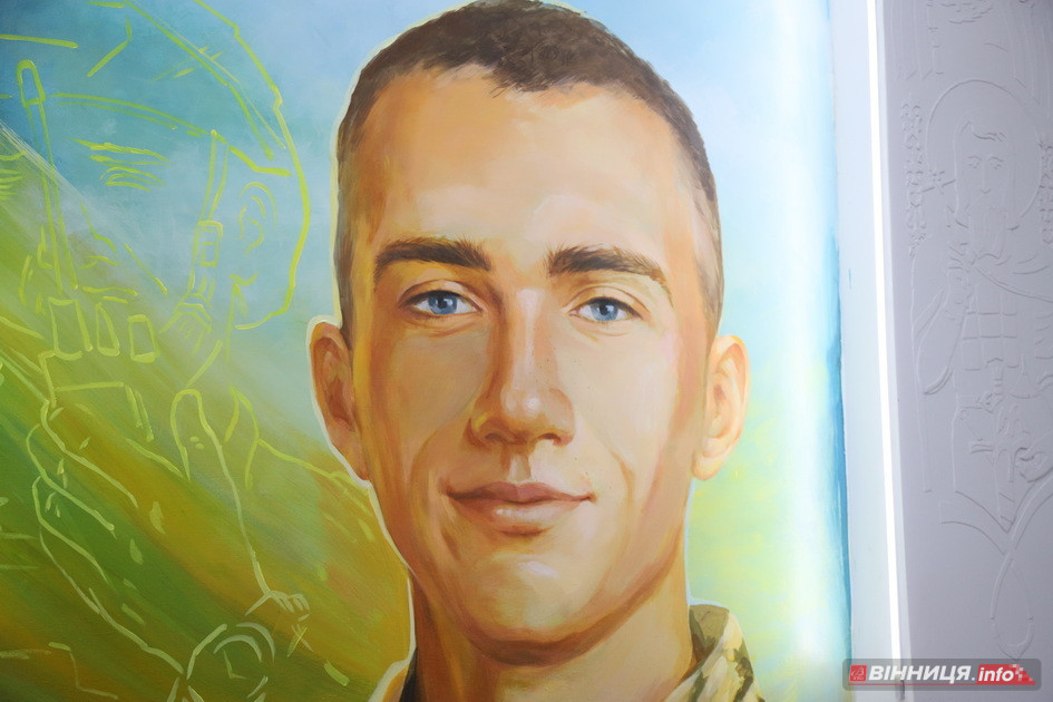 У Вінницькому ліцеї МВС імені Назарія Гринцевича створили мурал на честь Героя - фото 8