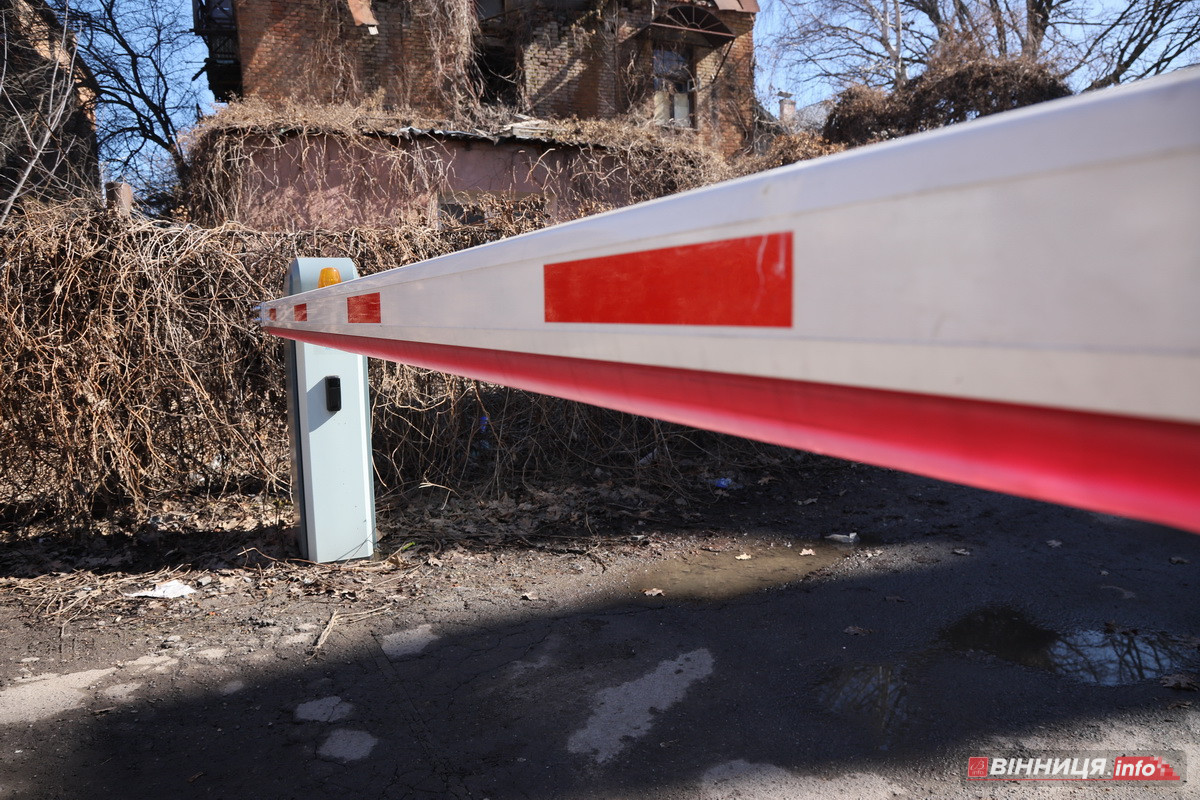 У Вінниці демонтують шлагбауми: розпочинають із заїздів неподалік мерії - фото 5