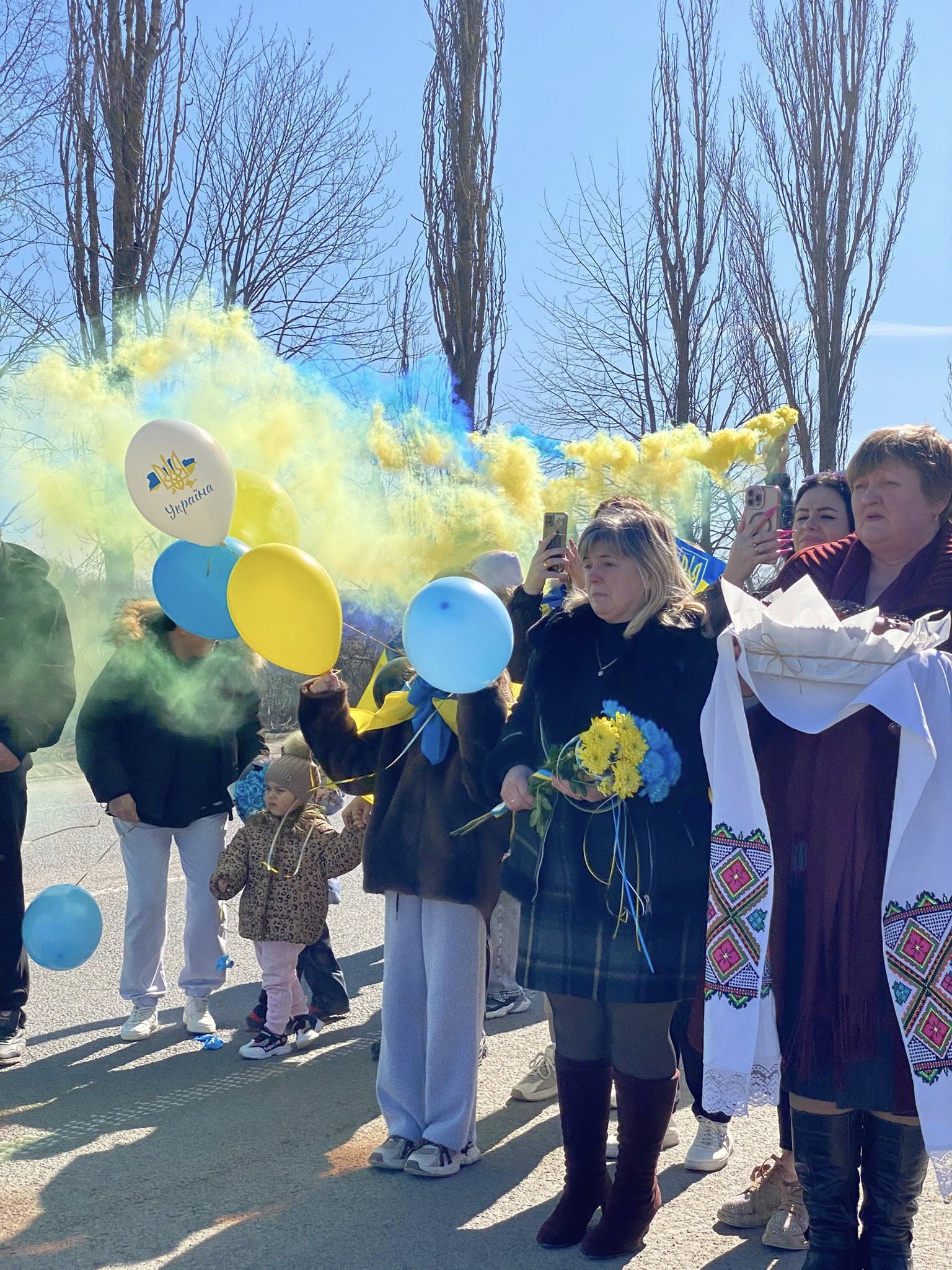 Усією громадою зустріли звільненого з полону бійця 59-ї бригади на Вінниччині - фото 8