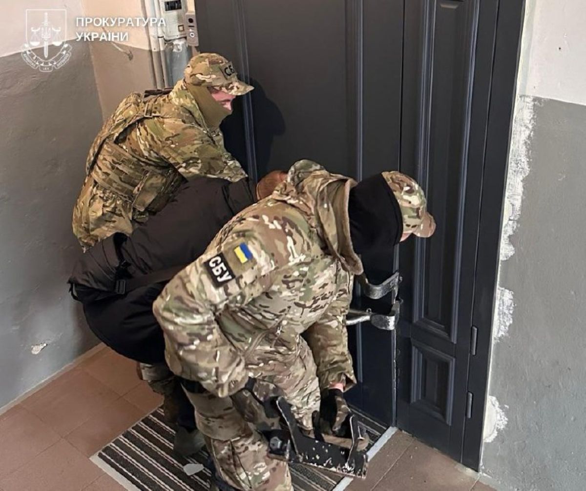 У Києві викрили кол-центри, які продавали підроблені документи ЄС - фото 2