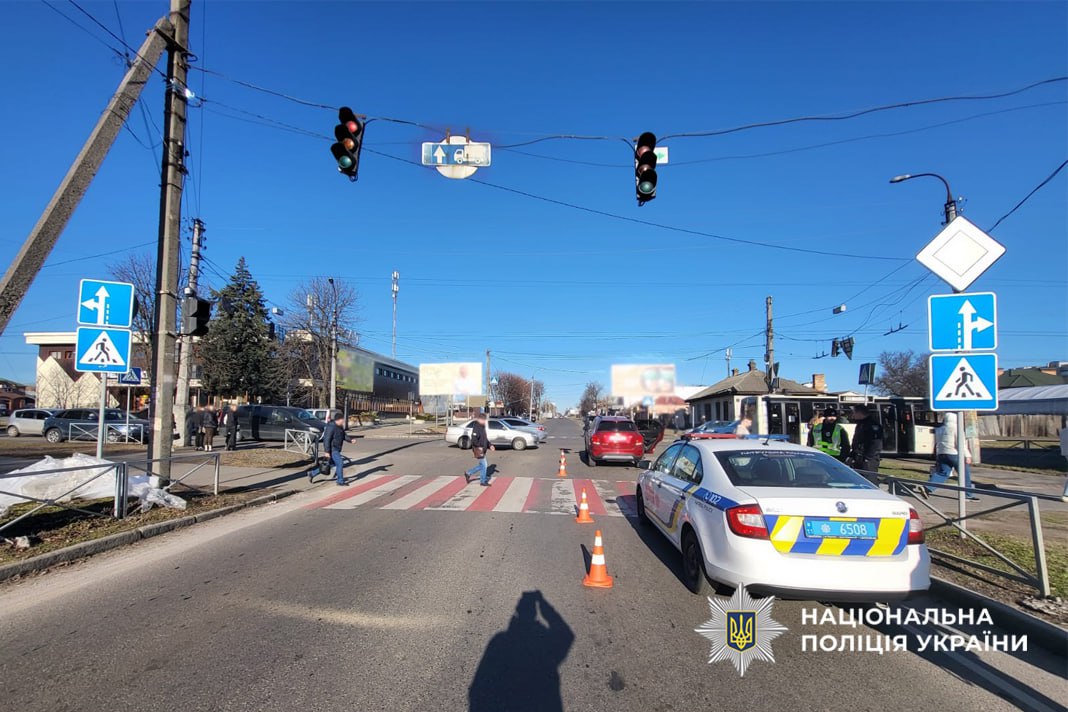 У Черкасах жінка збила двох дітей на пішохідному переході