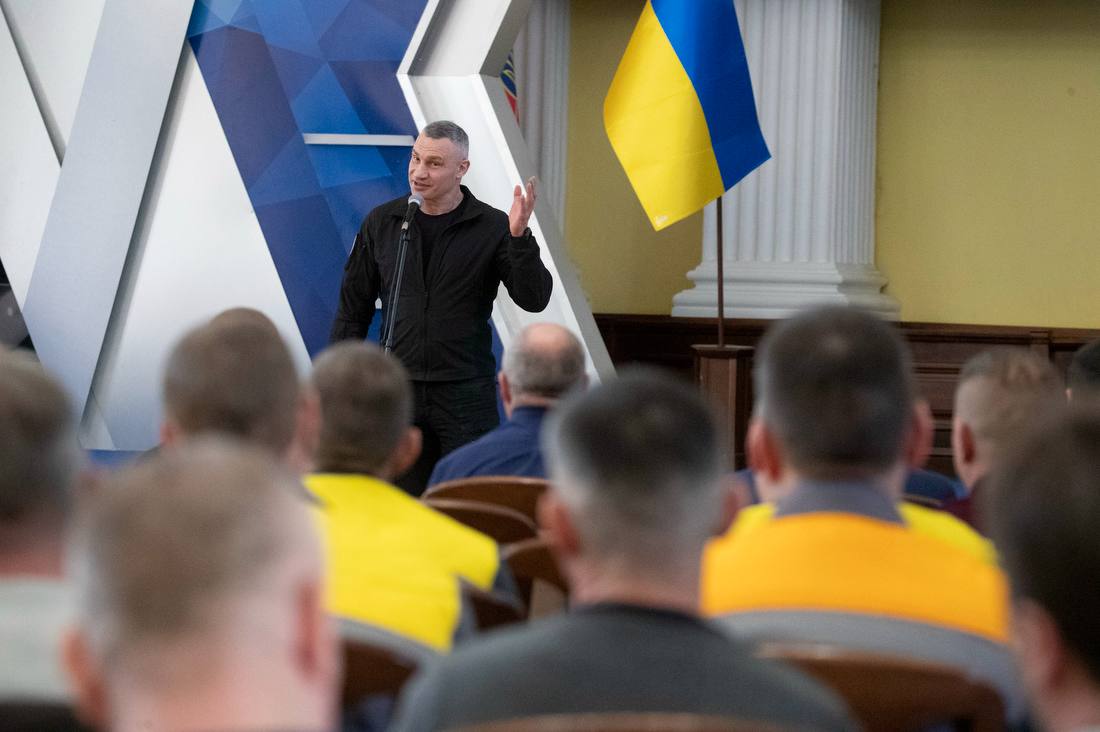 Кличко вручив київським комунальникам відзнаки від столиці