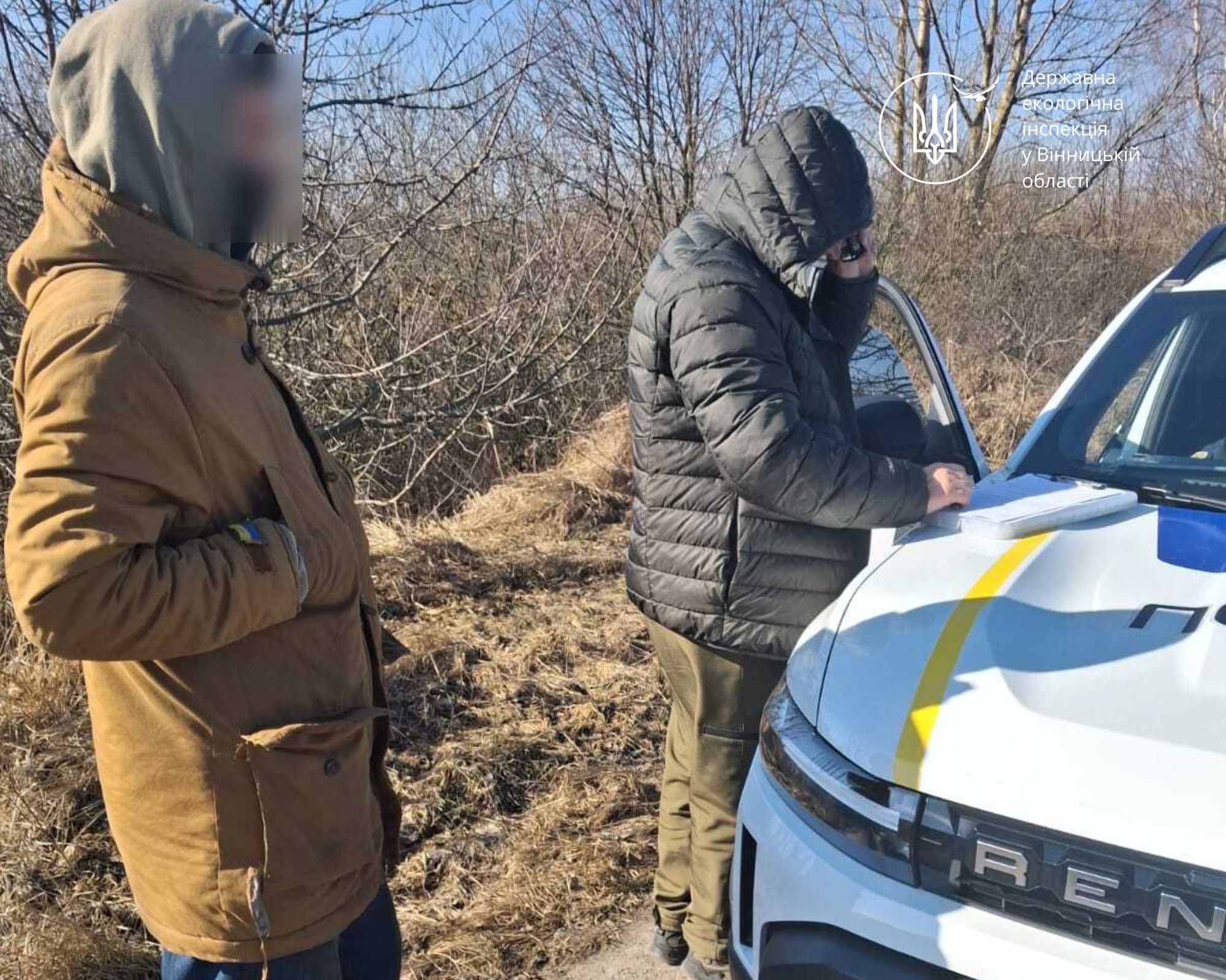 У селі на Вінниччині екологи виявили чоловіка, який зрізав 62 акації