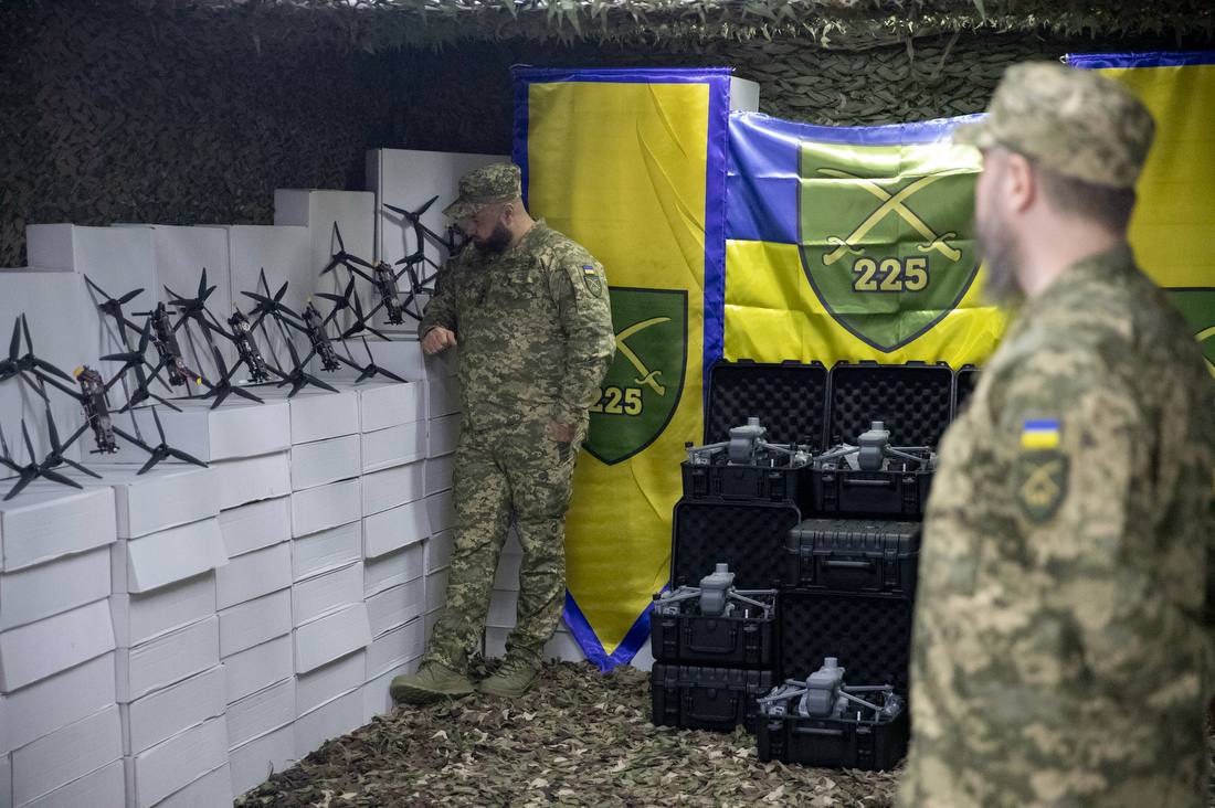 Київ передав бійцям 225-го штурмового полку майже 3100 дронів - фото 3
