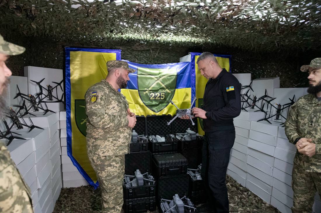 Київ передав бійцям 225-го штурмового полку майже 3100 дронів