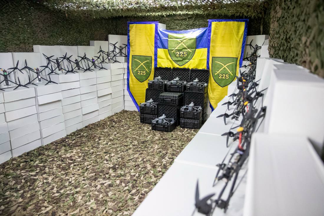 Київ передав бійцям 225-го штурмового полку майже 3100 дронів - фото 4