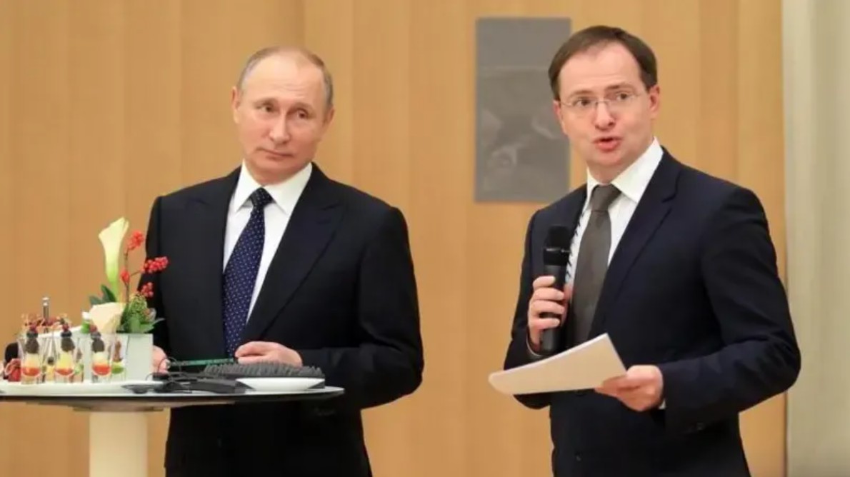 Черкаське коріння і спогади зі Сміли. Факти з біографії помічника Путіна – Мединського