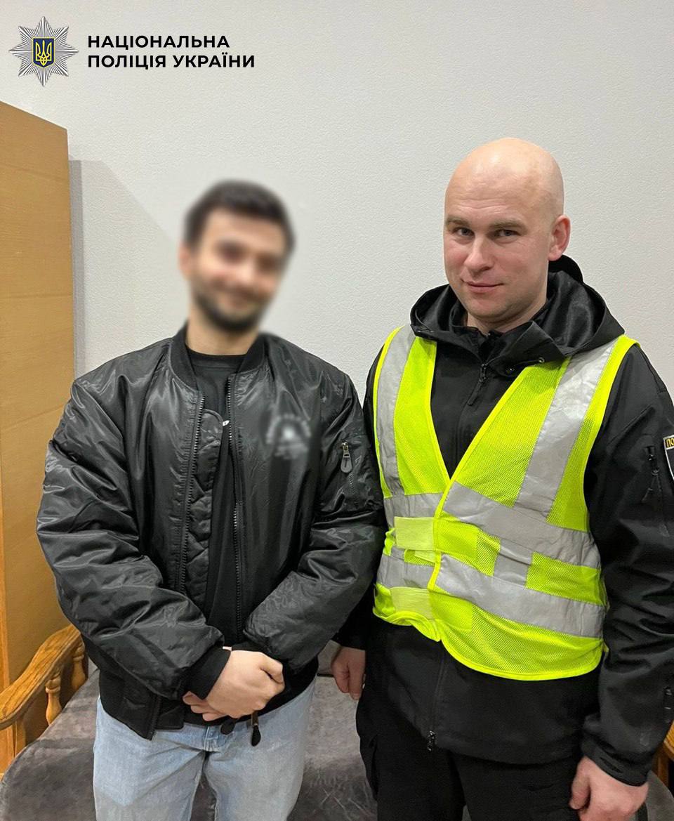 У Києві покарали блогерів, які зняли жартівливе відео в поліцейській формі - фото 2