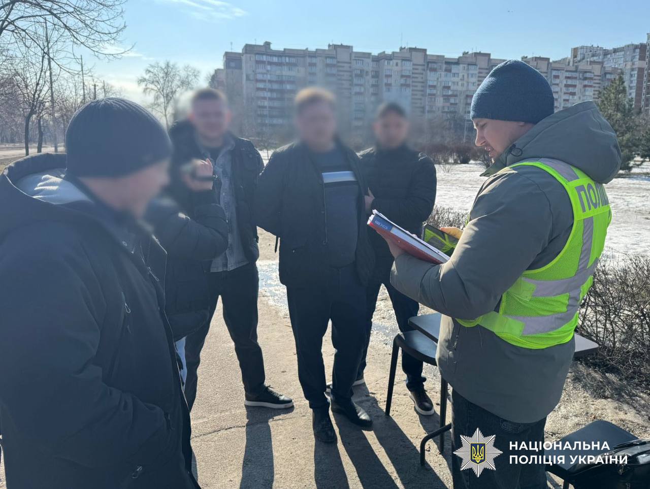 У Києві чоловік за 10 тис дол. обіцяв допомогти виїхати за кордон у статусі священнослужителя