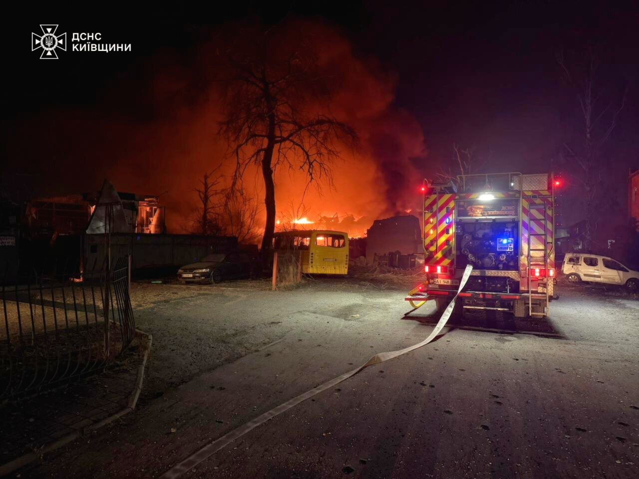 Три людини загинули внаслідок обстрілу Київської області - фото 2