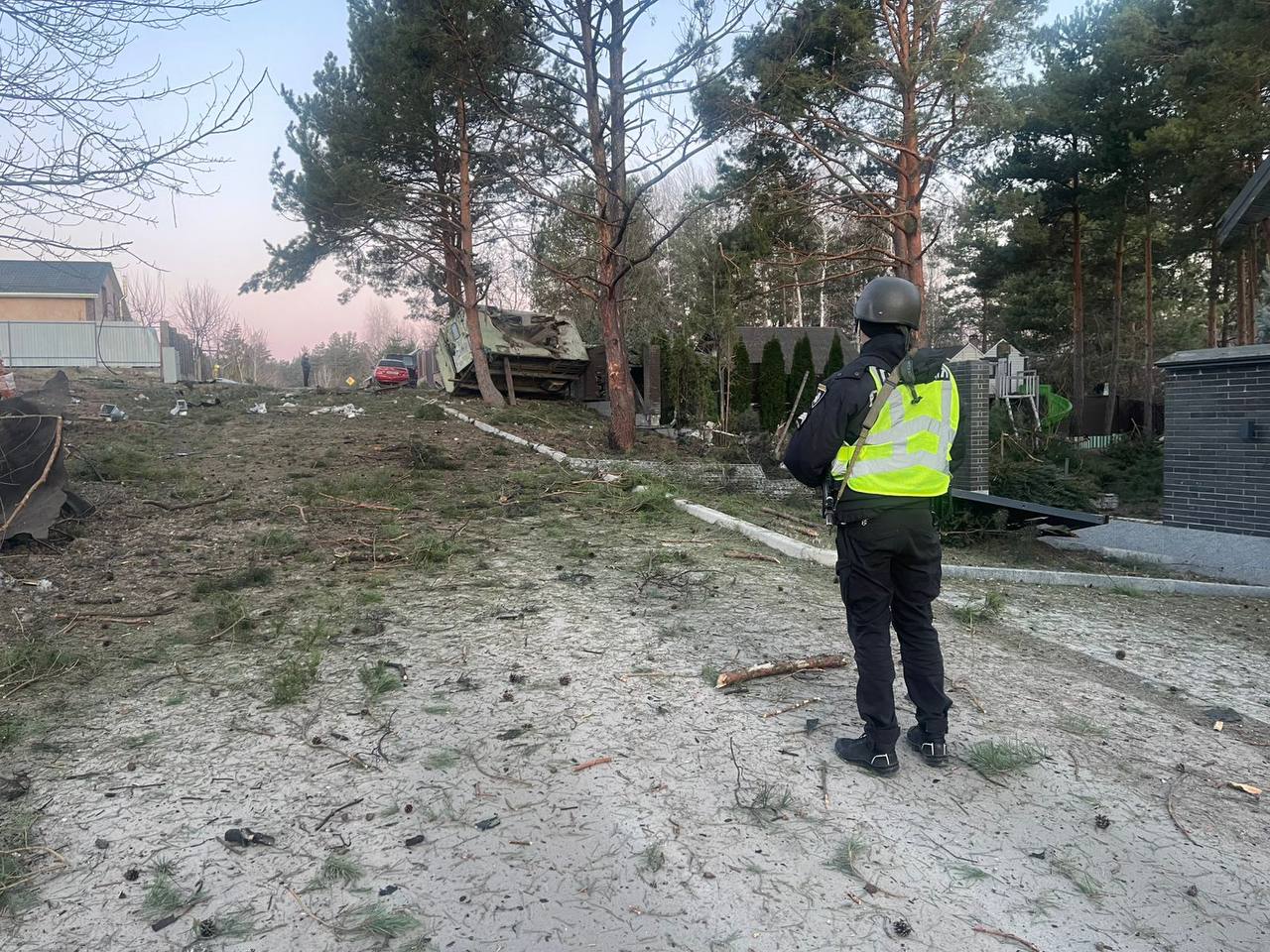 Четверо загиблих, 10 людей постраждали: поліція Київщини фіксує наслідки атаки РФ - фото 4