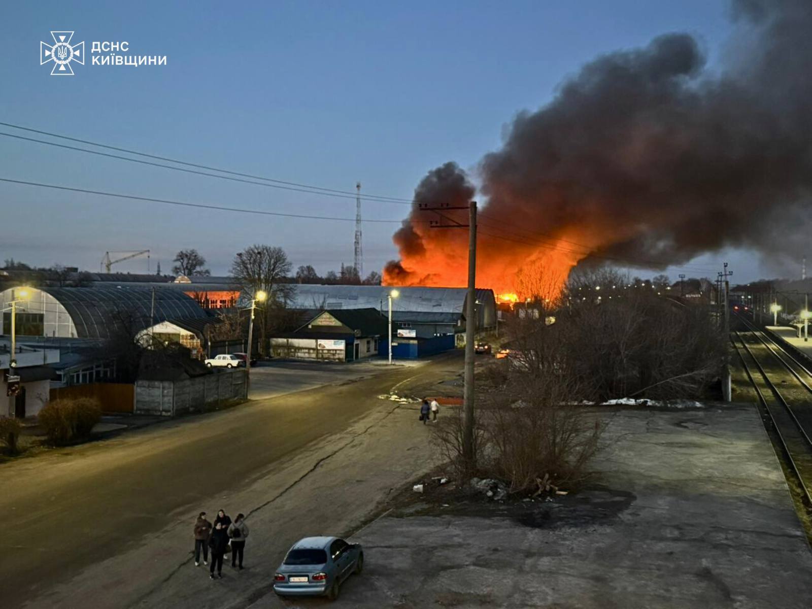 Понад 190 рятувальників ліквідовують наслідки російської атаки на Київщині - фото 7