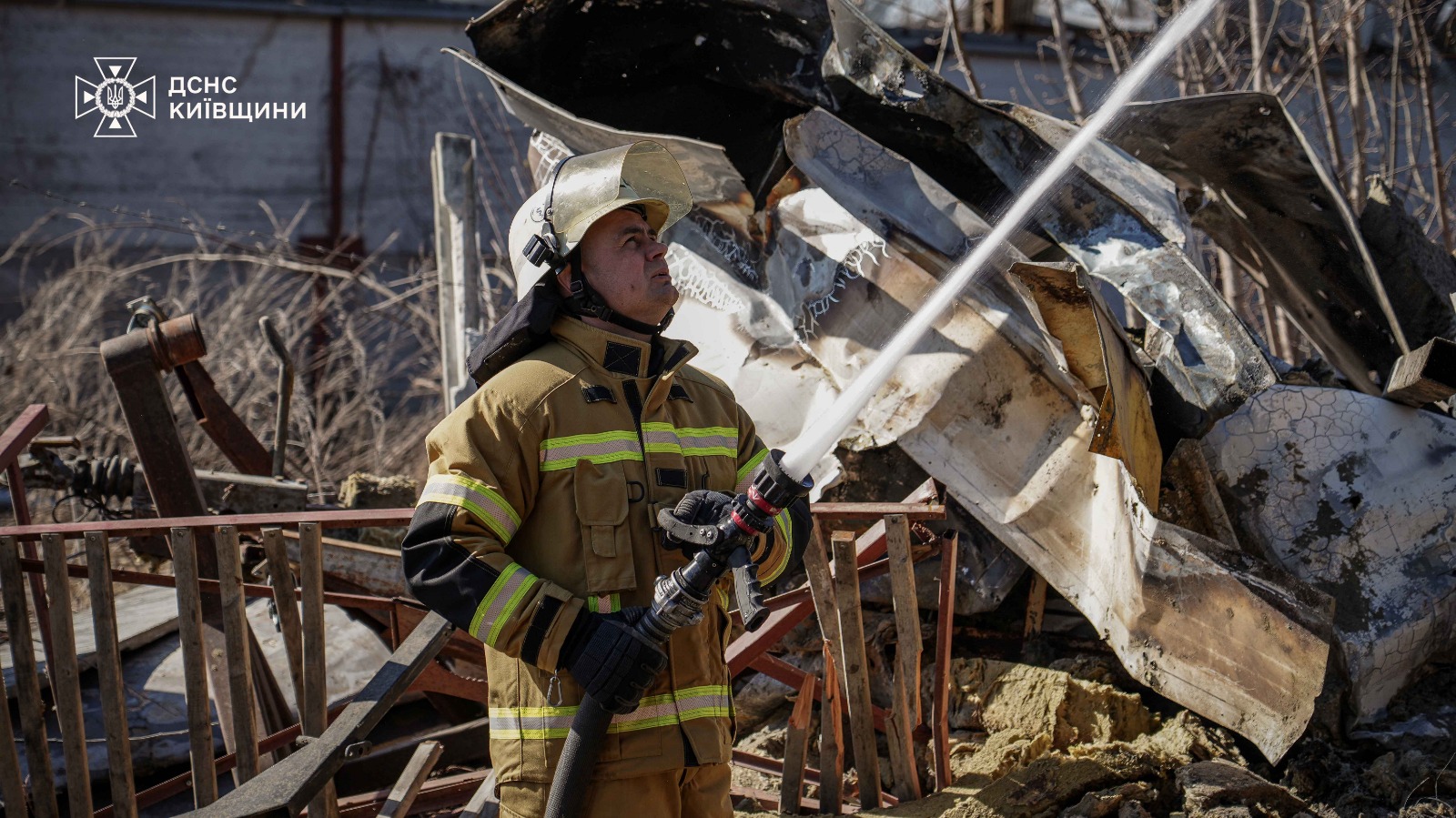 Рятувальники загасили всі пожежі після нічного обстрілу Київщини - фото 4