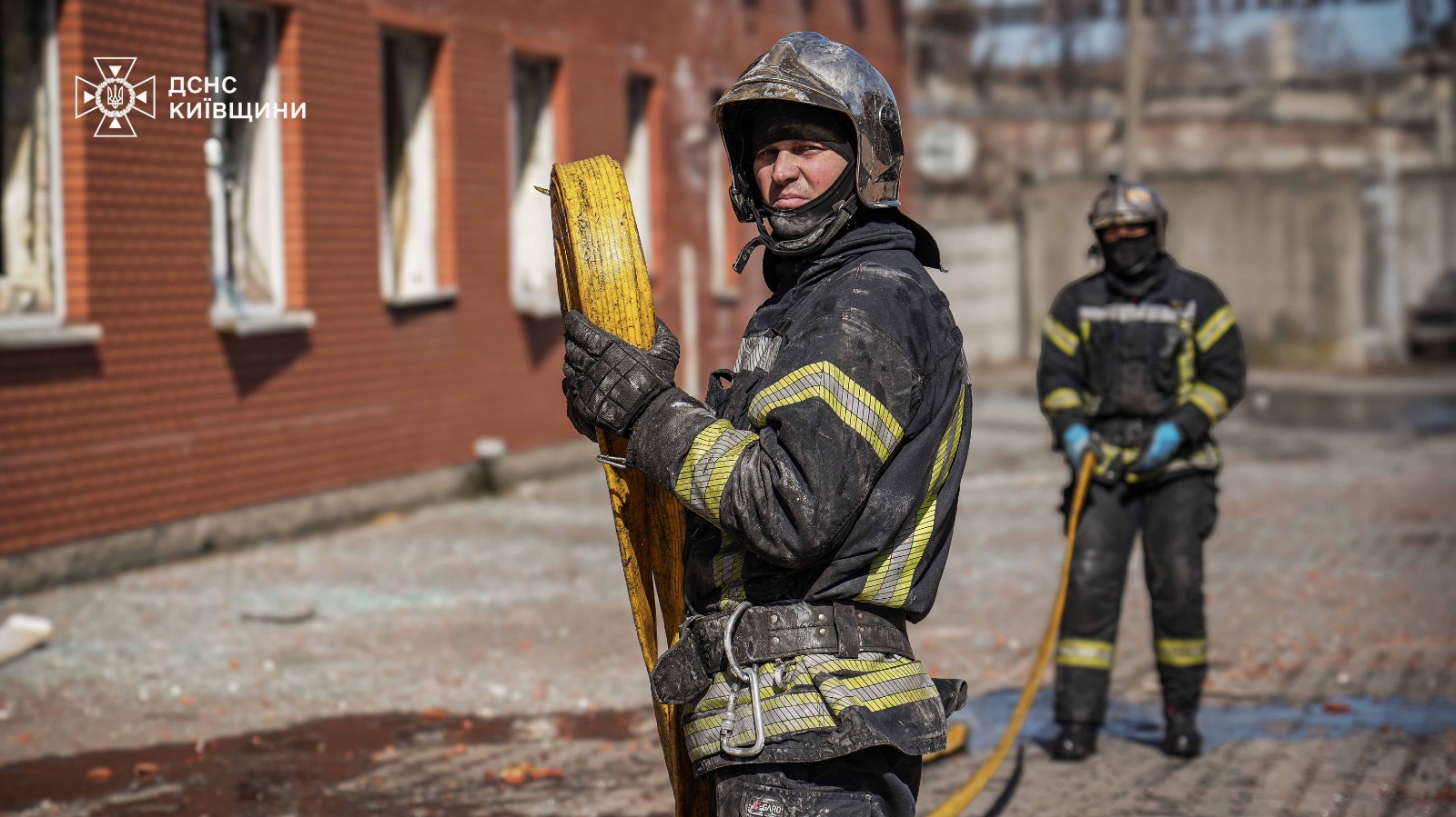 Рятувальники загасили всі пожежі після нічного обстрілу Київщини - фото 5