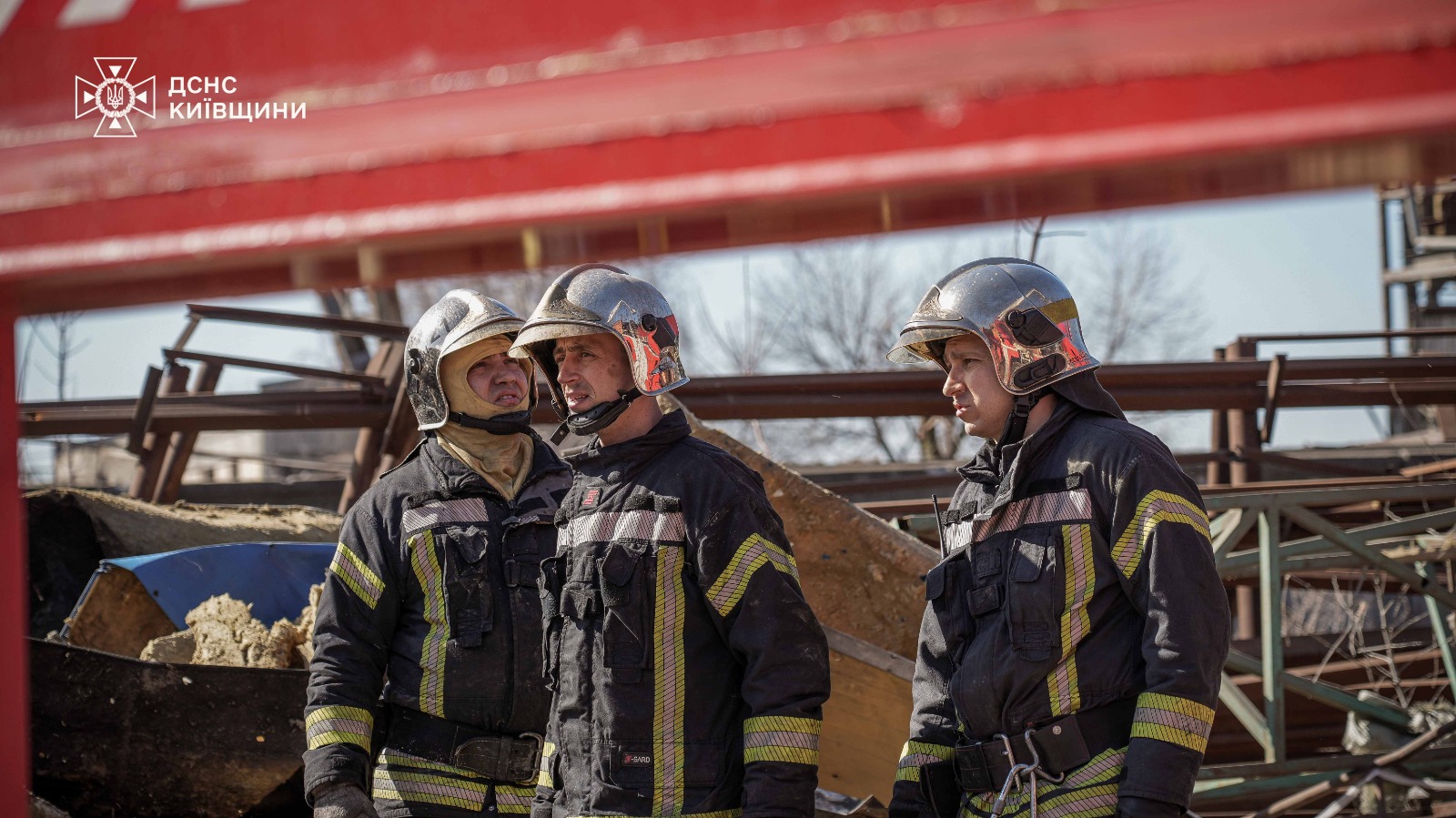 Рятувальники загасили всі пожежі після нічного обстрілу Київщини - фото 3