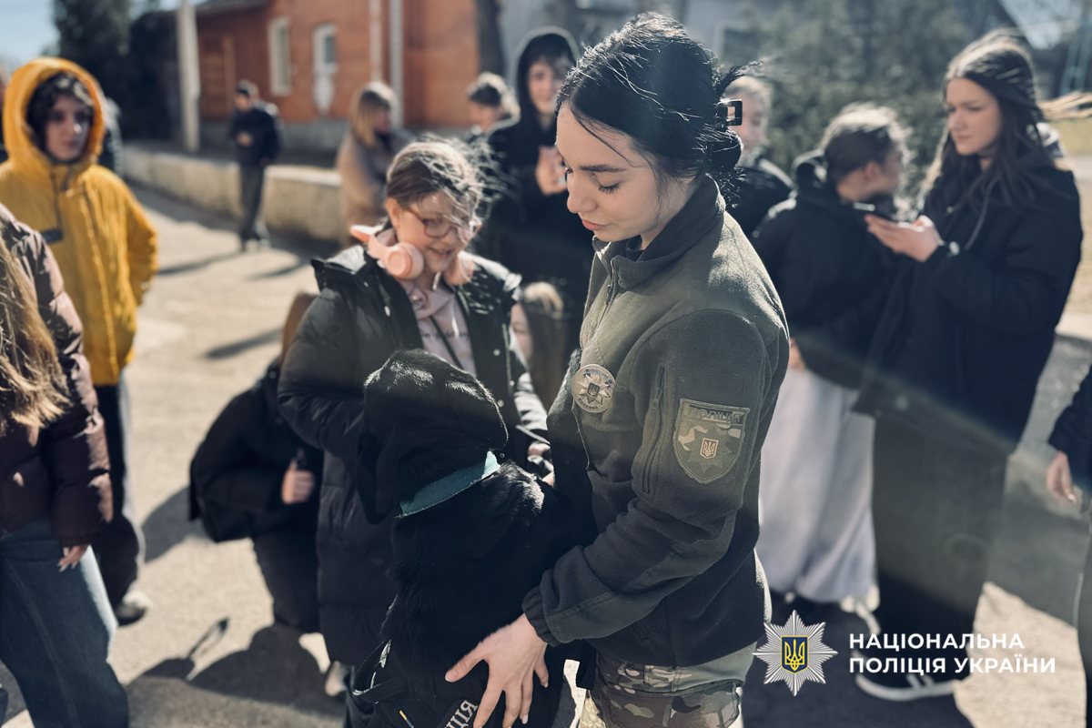 Черкаські кінологи провели заняття у Чигиринському ліцеї імені Богдана Хмельницького. Фото - фото 5