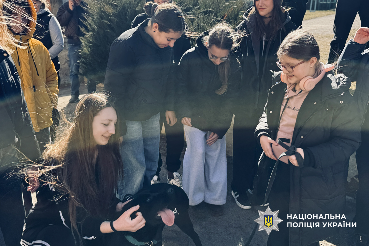 Черкаські кінологи провели заняття у Чигиринському ліцеї імені Богдана Хмельницького. Фото - фото 3