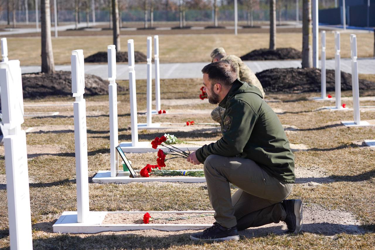На Національному військовому меморіальному кладовищі вшанували пам’ять полеглих воїнів - фото 7
