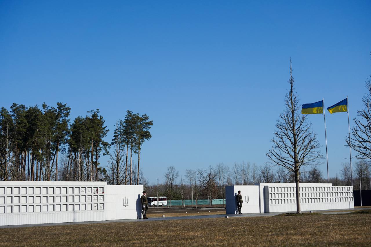 На Національному військовому меморіальному кладовищі вшанували пам’ять полеглих воїнів - фото 8