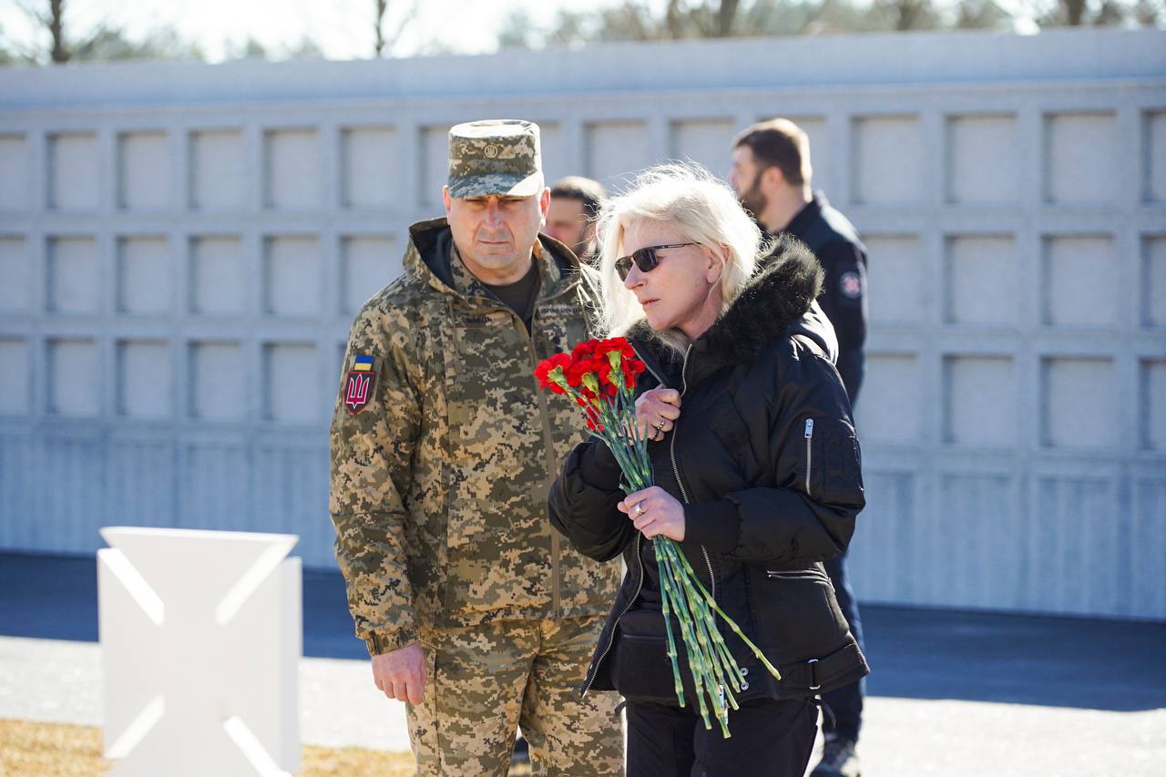 На Національному військовому меморіальному кладовищі вшанували пам’ять полеглих воїнів - фото 4